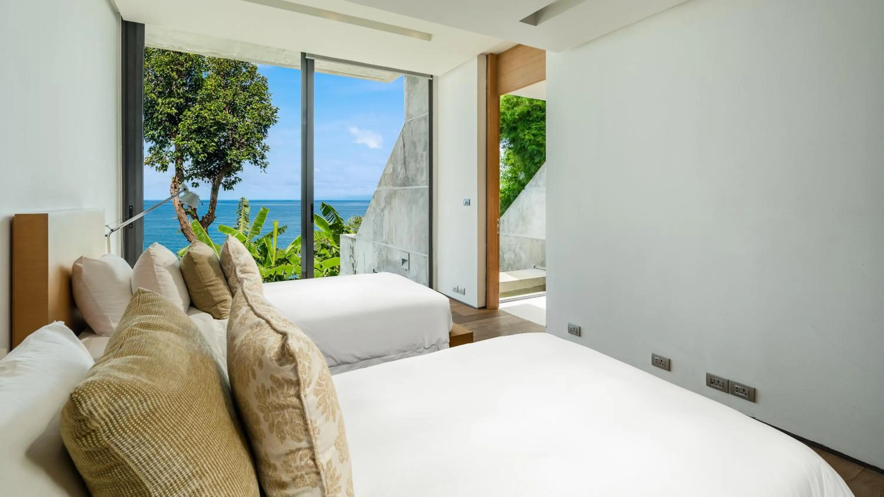 Bed in Villa Saengootsa