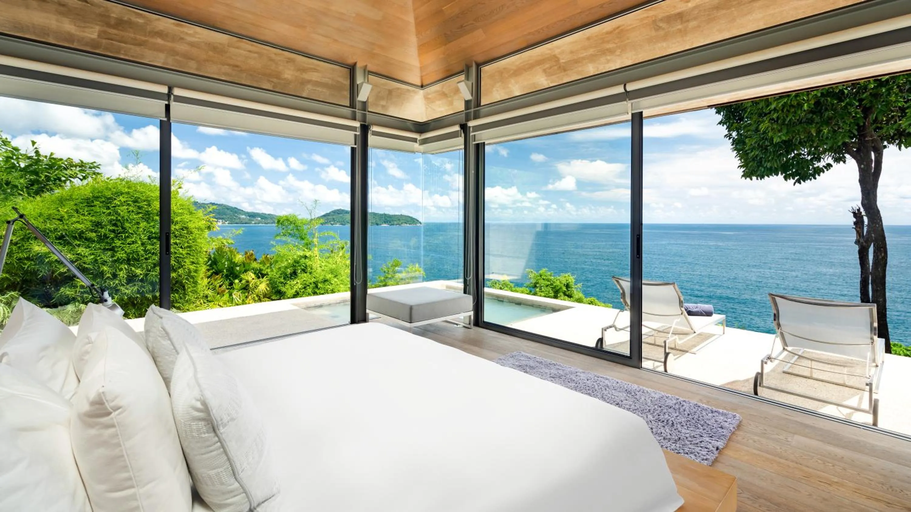 Bed in Villa Saengootsa