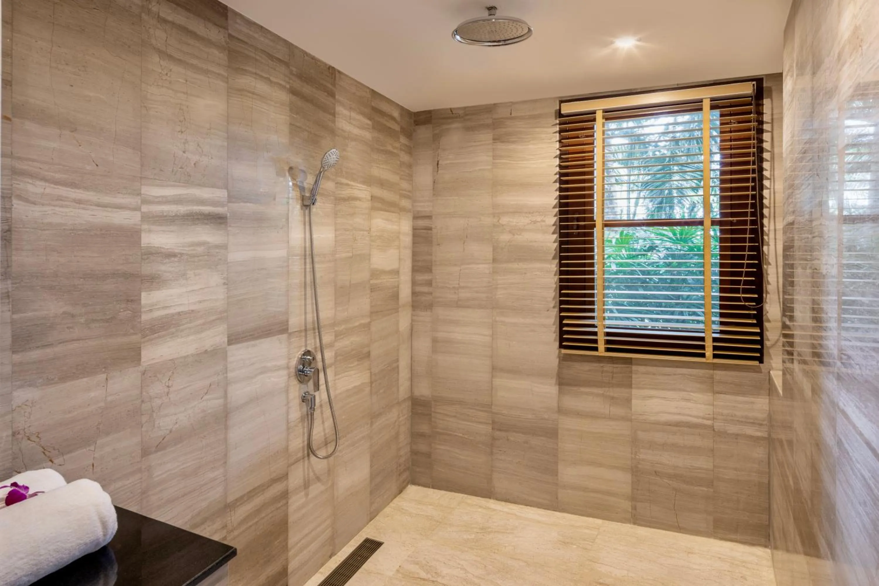 Shower in Villa Horizon