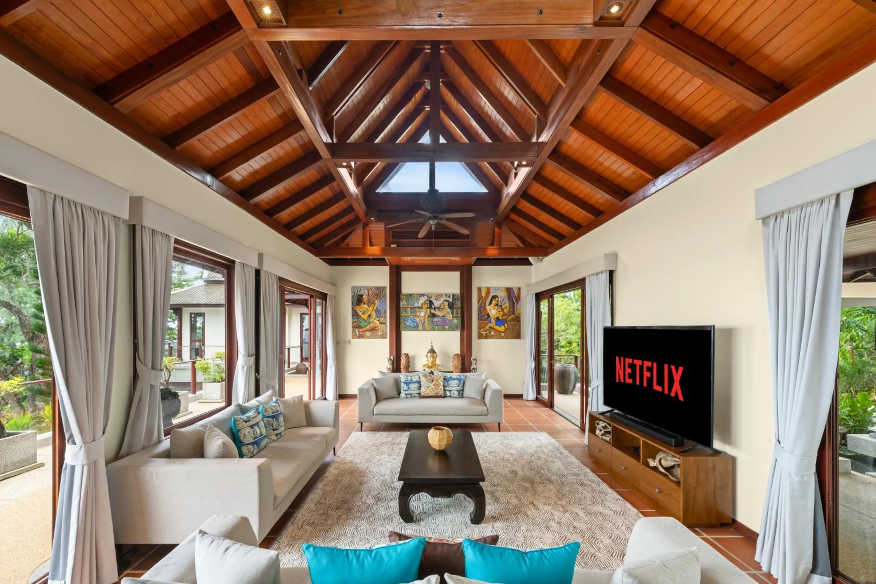 Communal lounge/ TV room in Villa Horizon