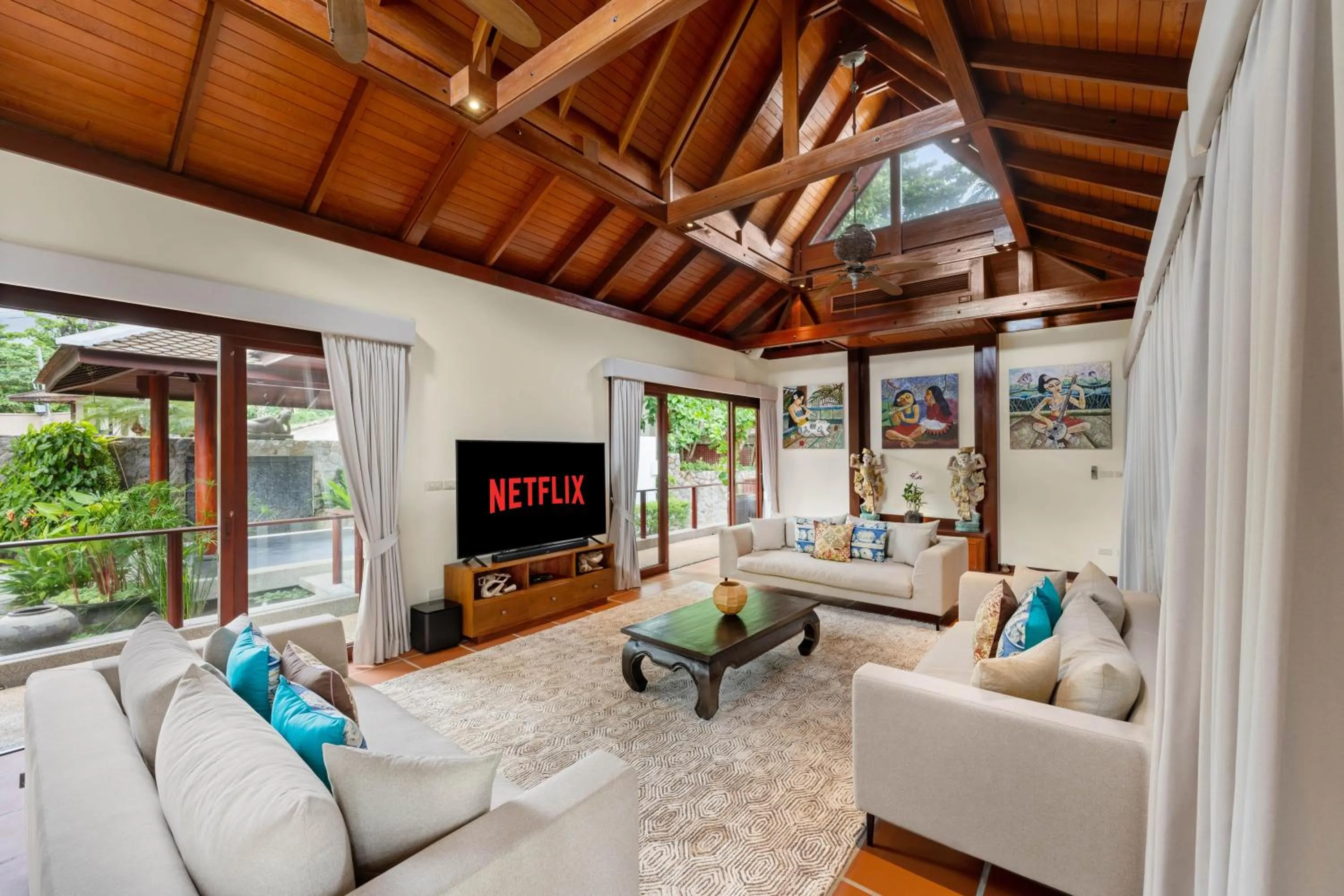 Communal lounge/ TV room in Villa Horizon