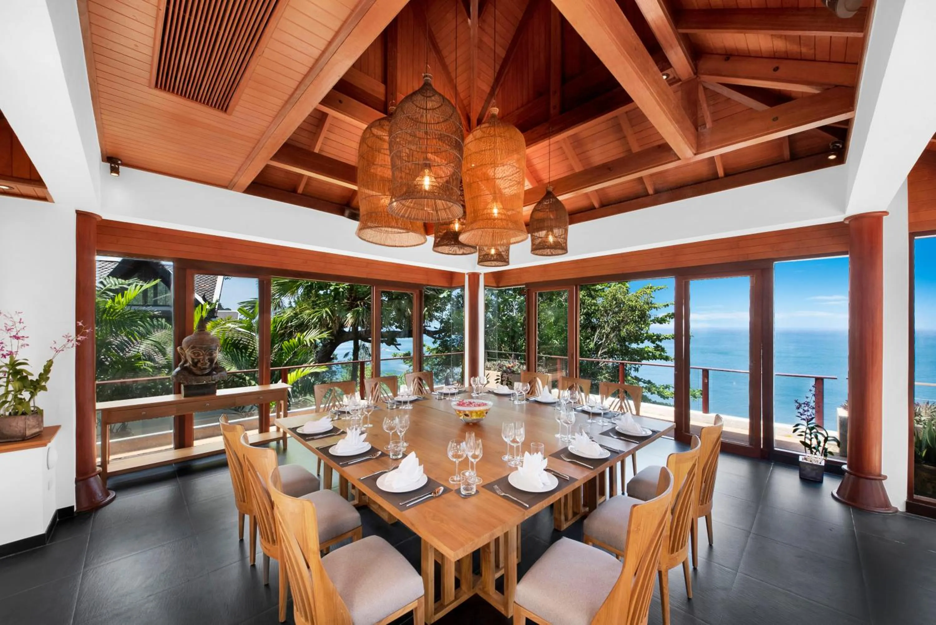 Dining area in Villa Horizon