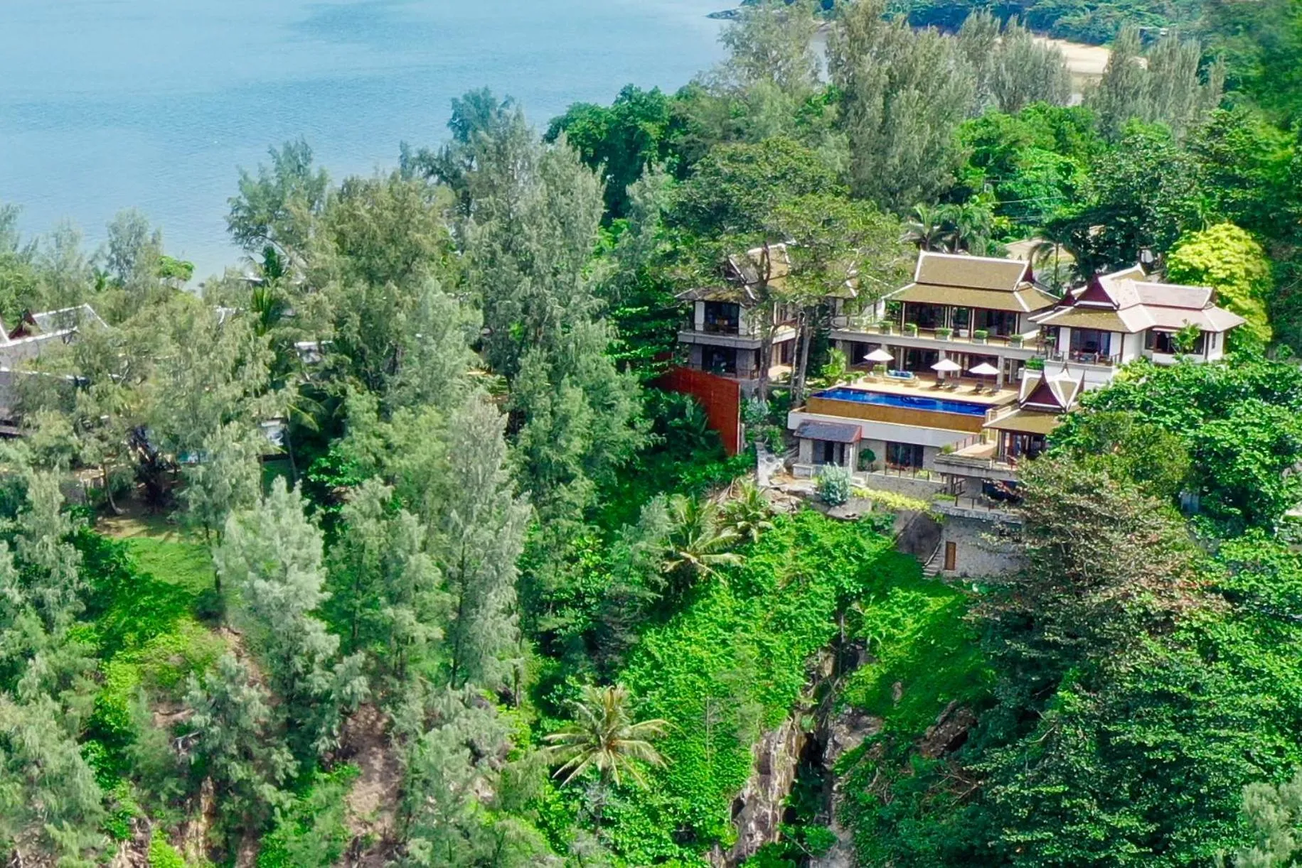 Property building in Villa Horizon