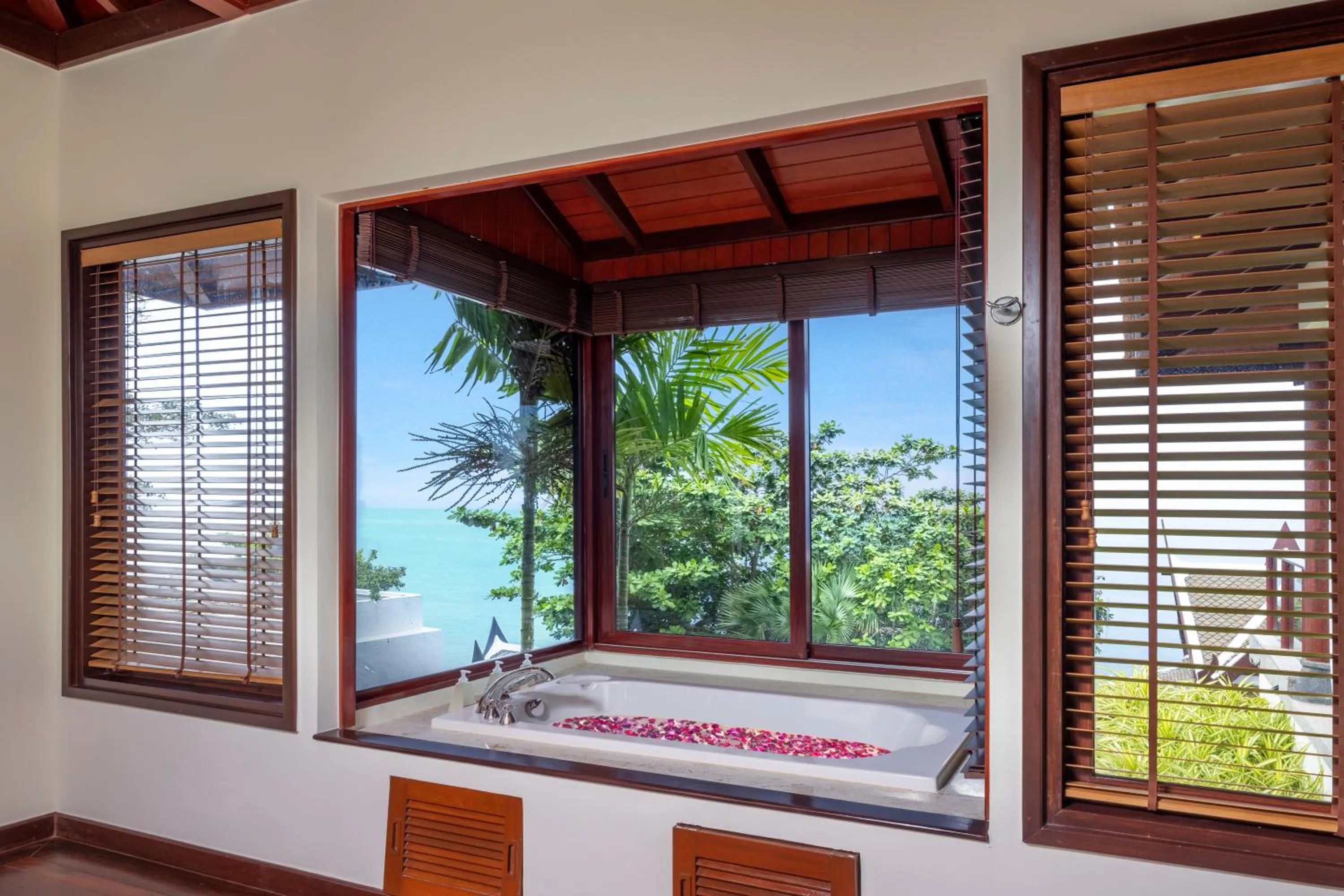 Bath in Villa Horizon