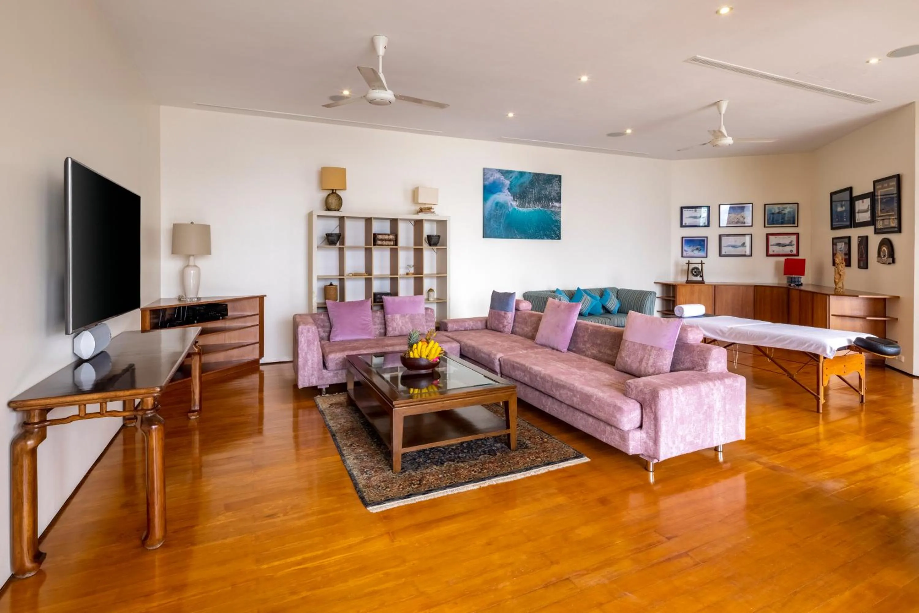 Communal lounge/ TV room in Villa Fah Sai