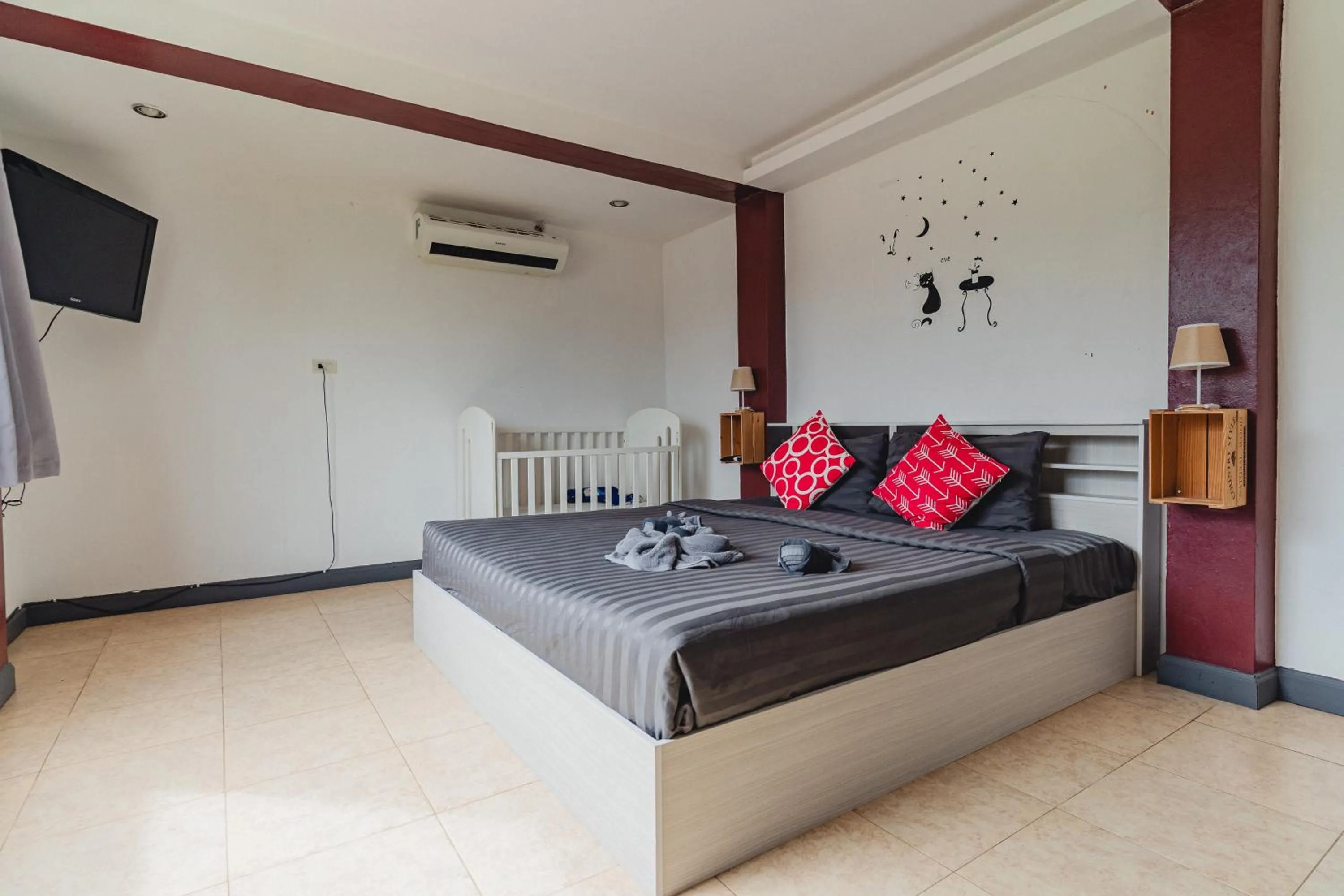 Bedroom, Bed in Lemon House apartment