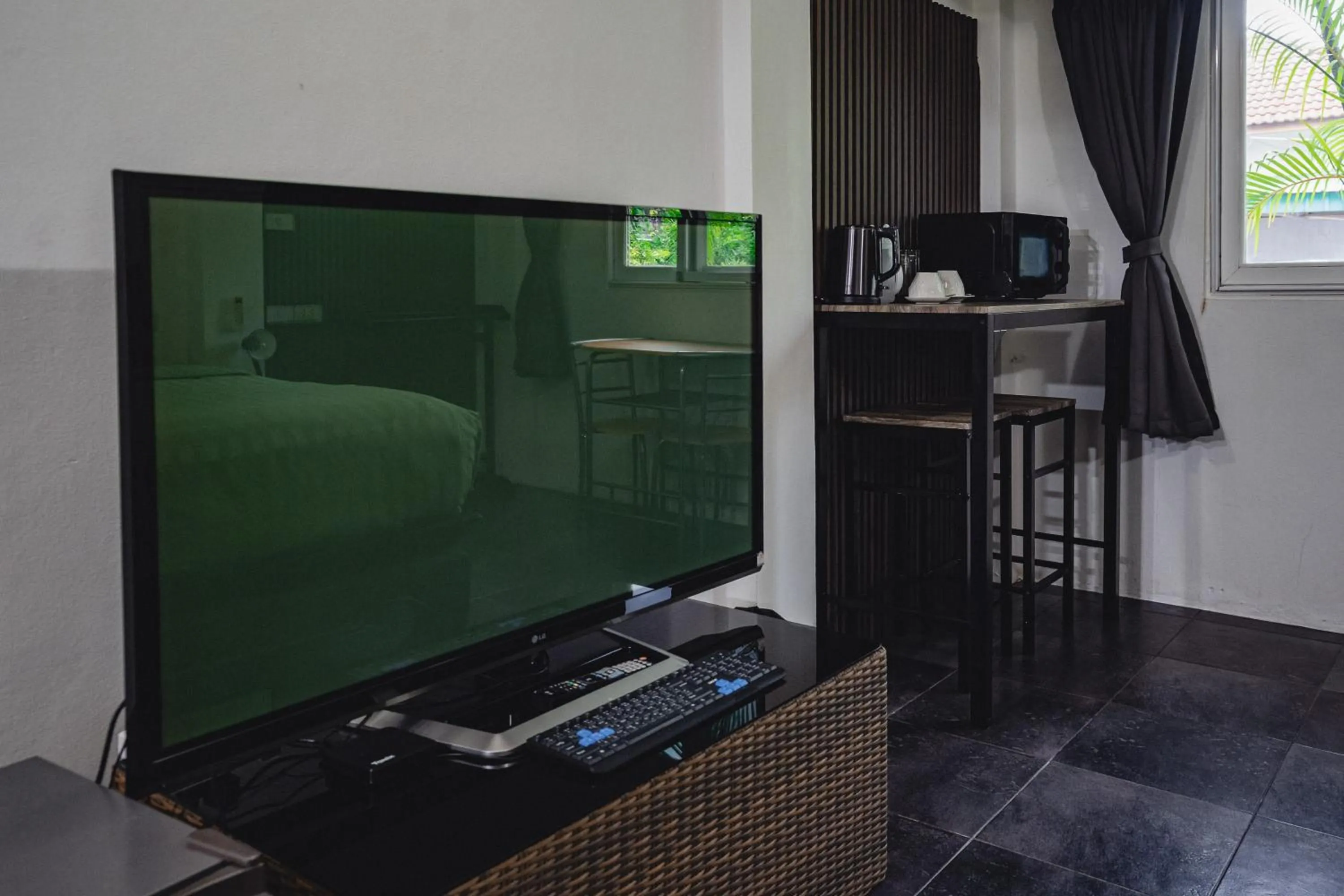 TV and multimedia in Lemon House apartment