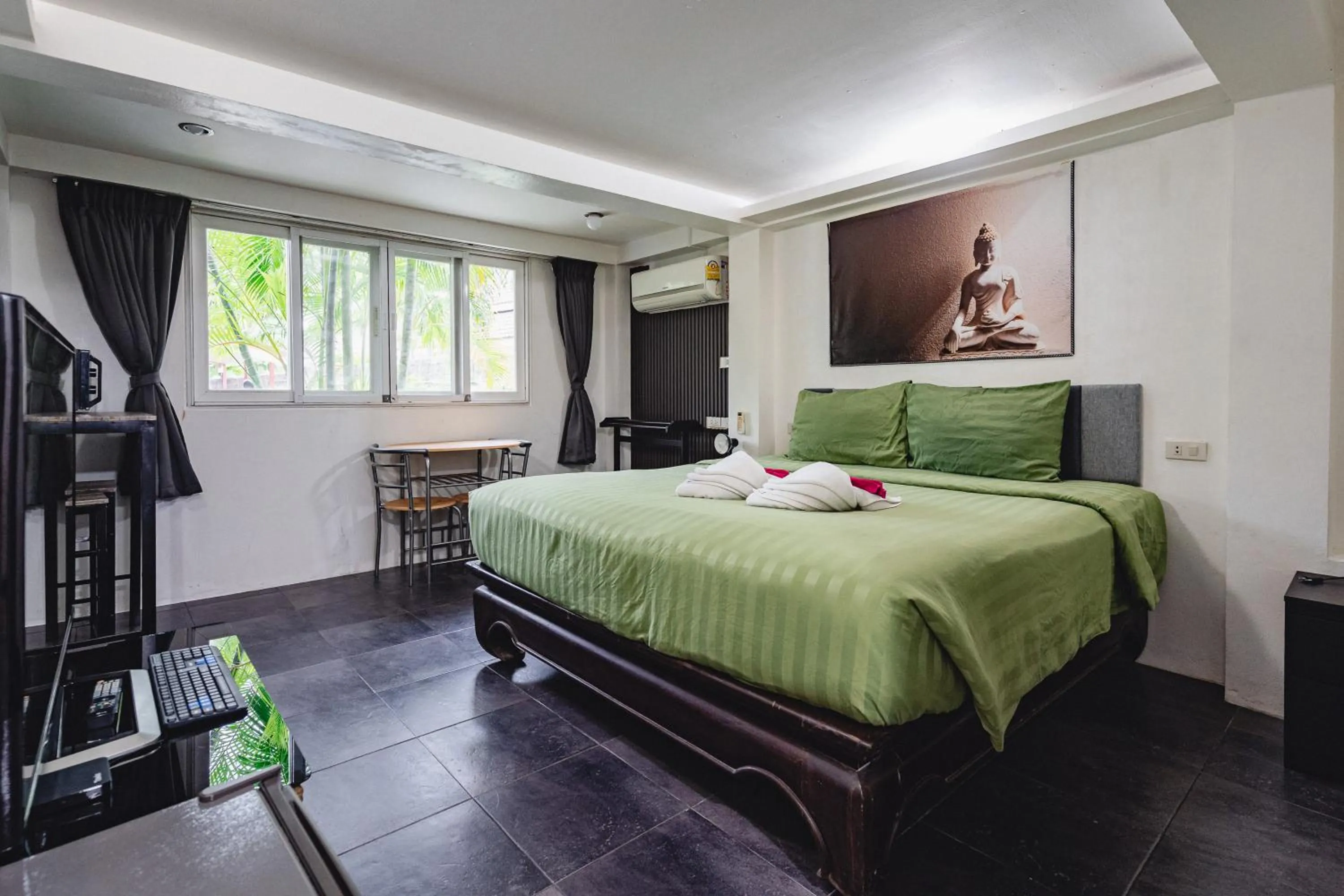 Bedroom, Bed in Lemon House apartment