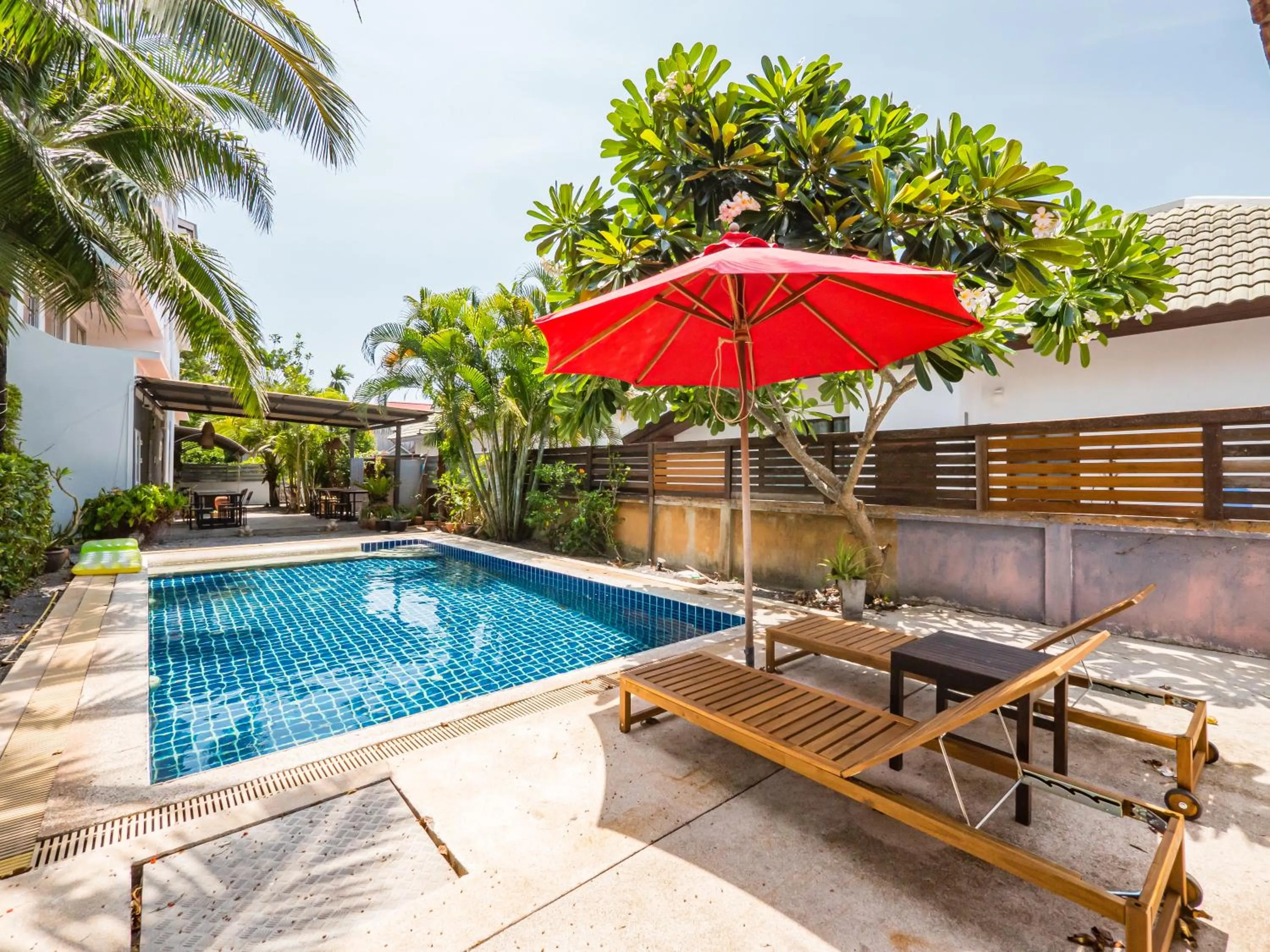 Day in Lemon House apartment