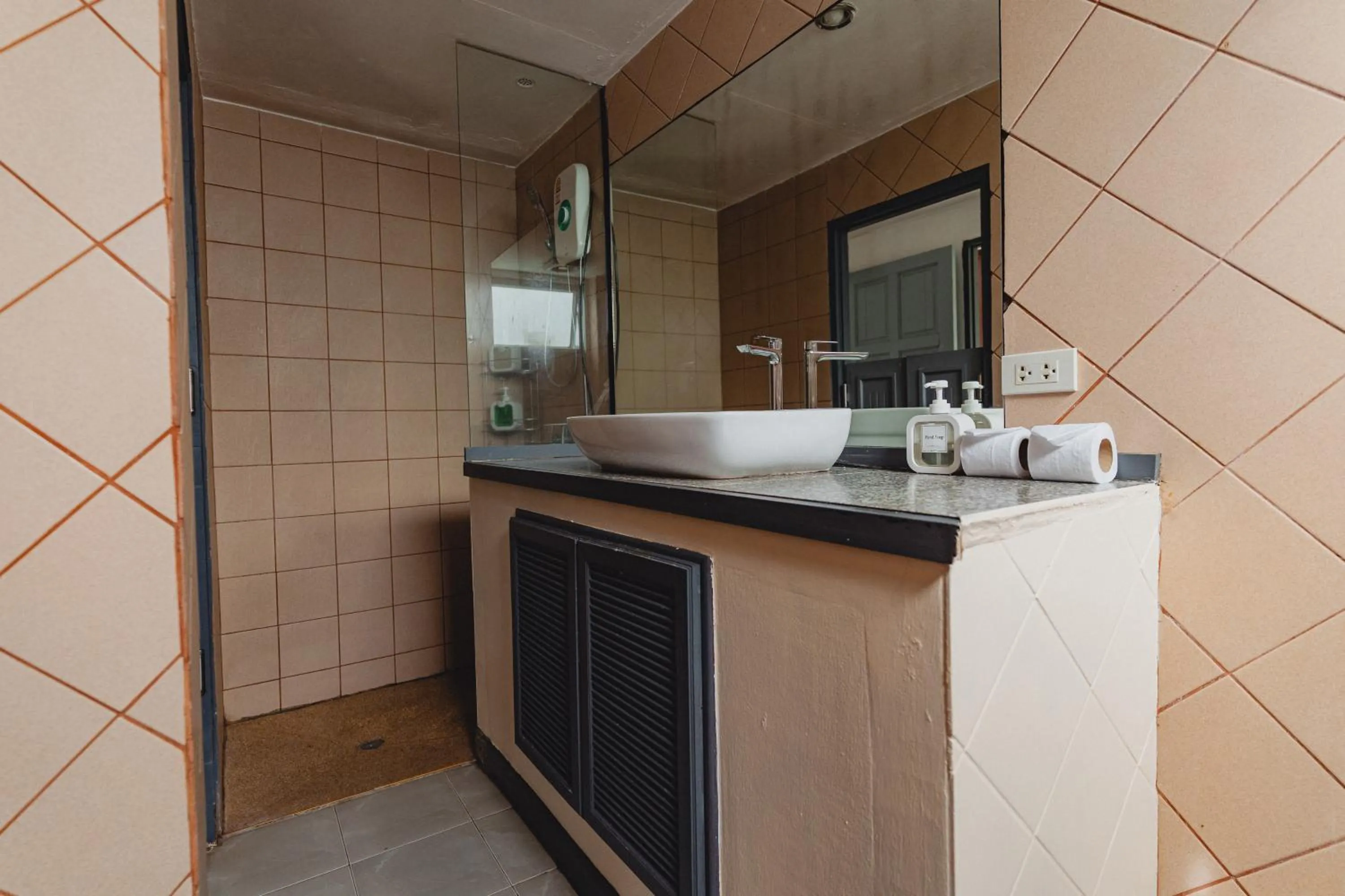 Bathroom in Lemon House apartment