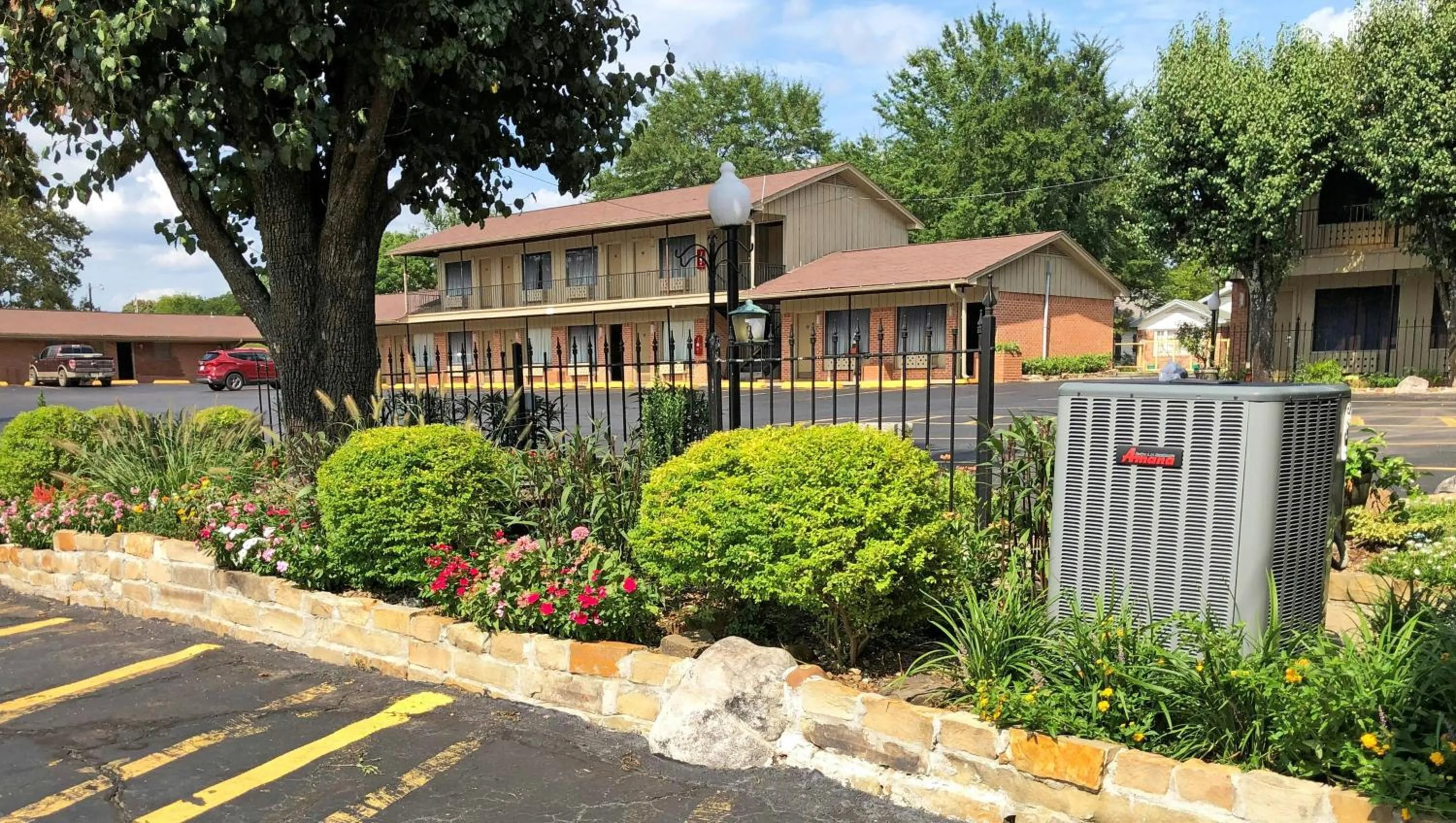 Charles Wesley Motor Lodge Downtown Broken Bow- Hochatown