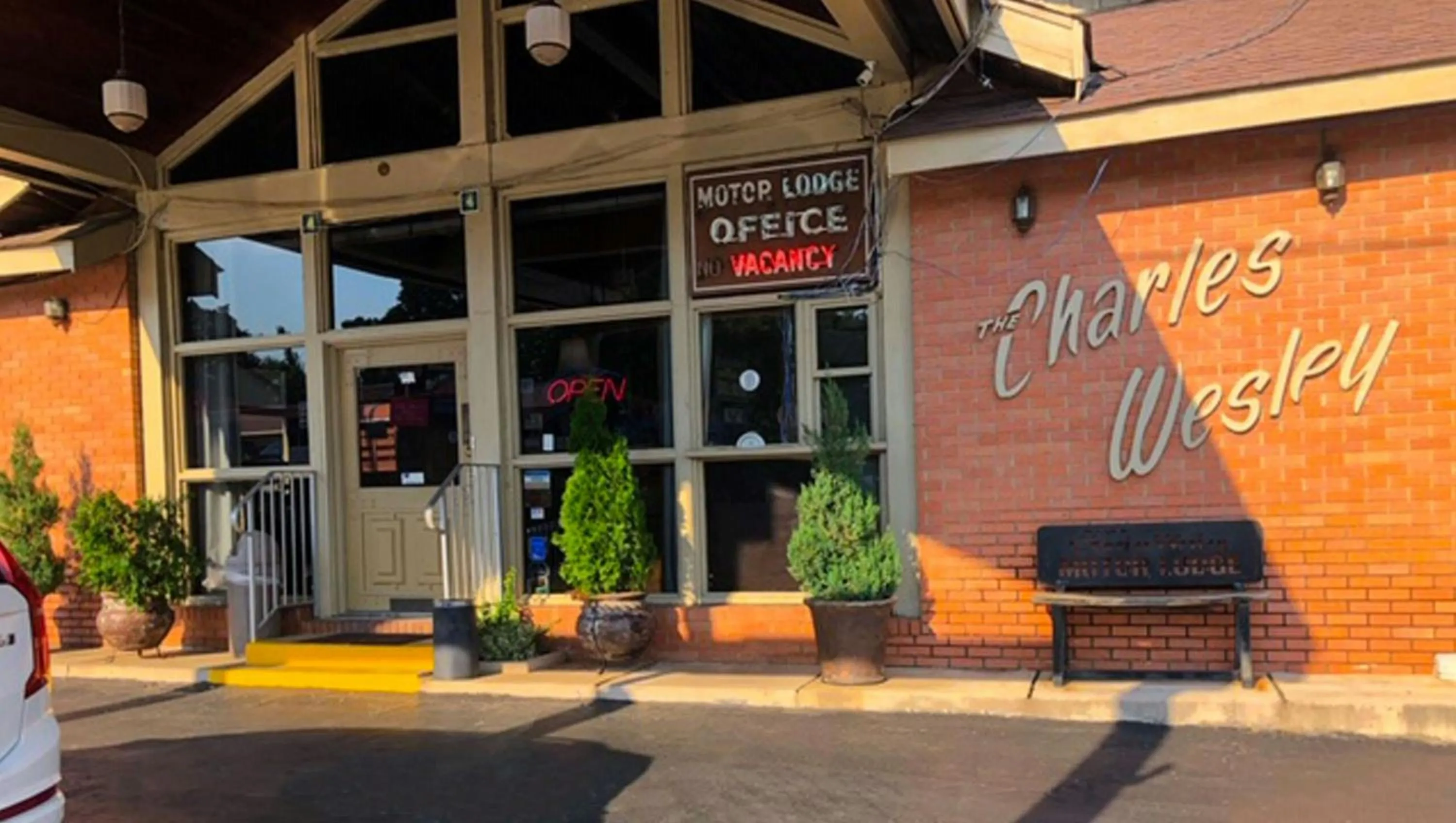 Charles Wesley Motor Lodge Downtown Broken Bow- Hochatown