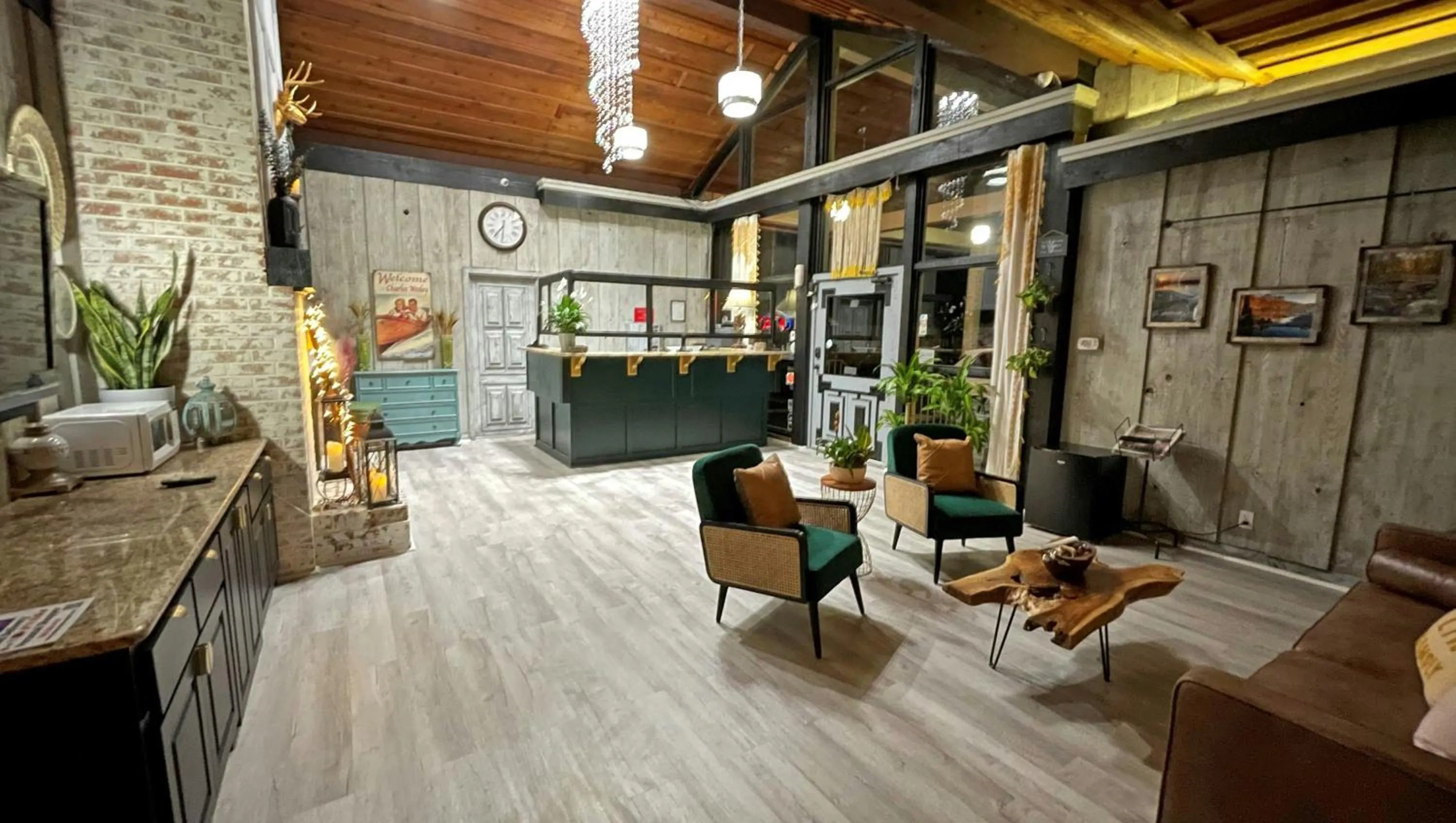 Charles Wesley Motor Lodge Downtown Broken Bow- Hochatown