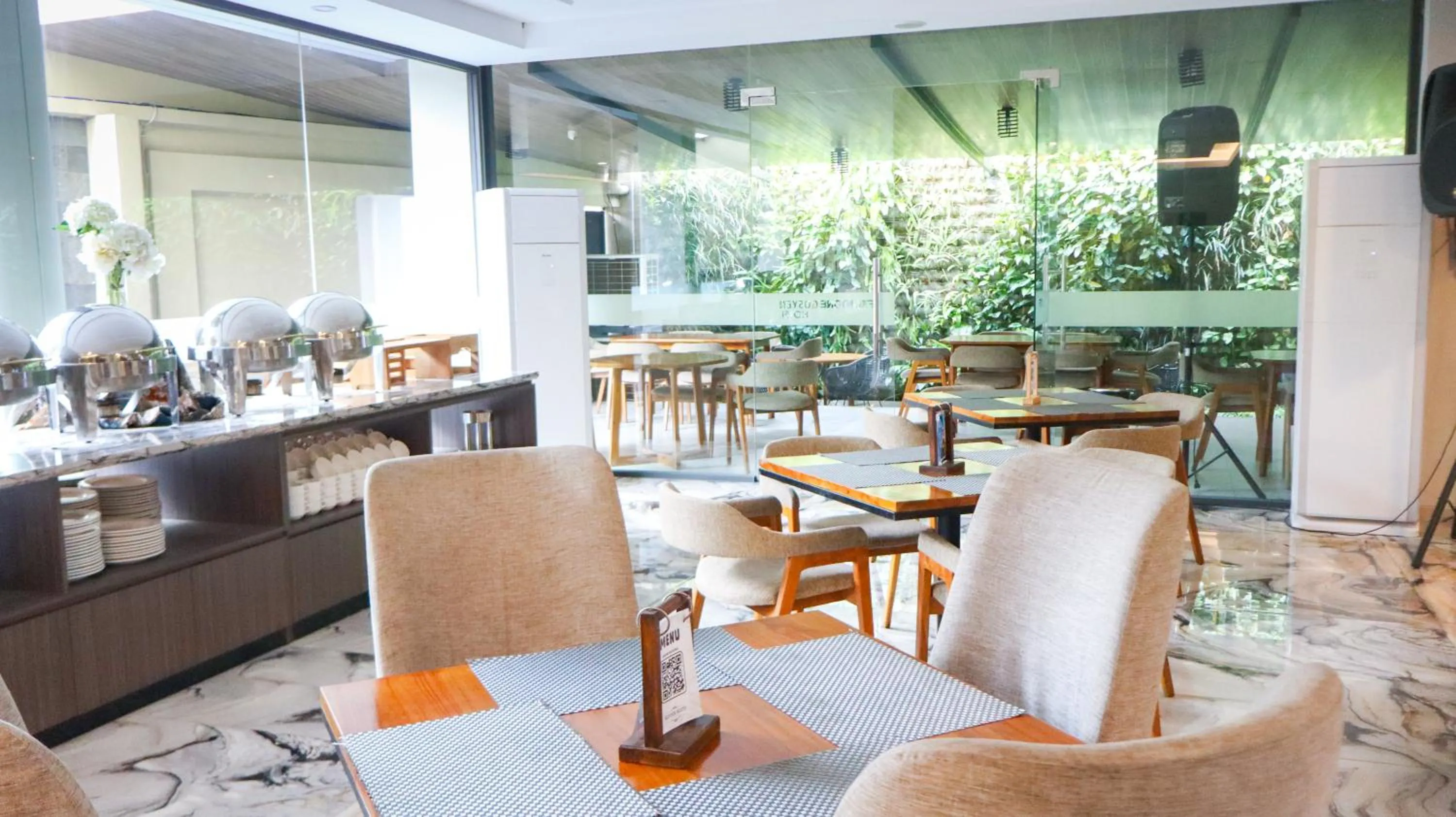 Front One Gosyen Hotel Salatiga