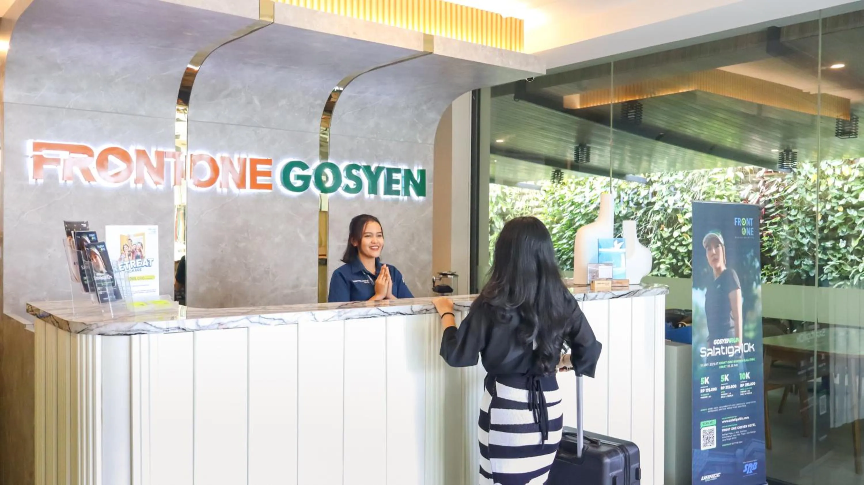 Front One Gosyen Hotel Salatiga