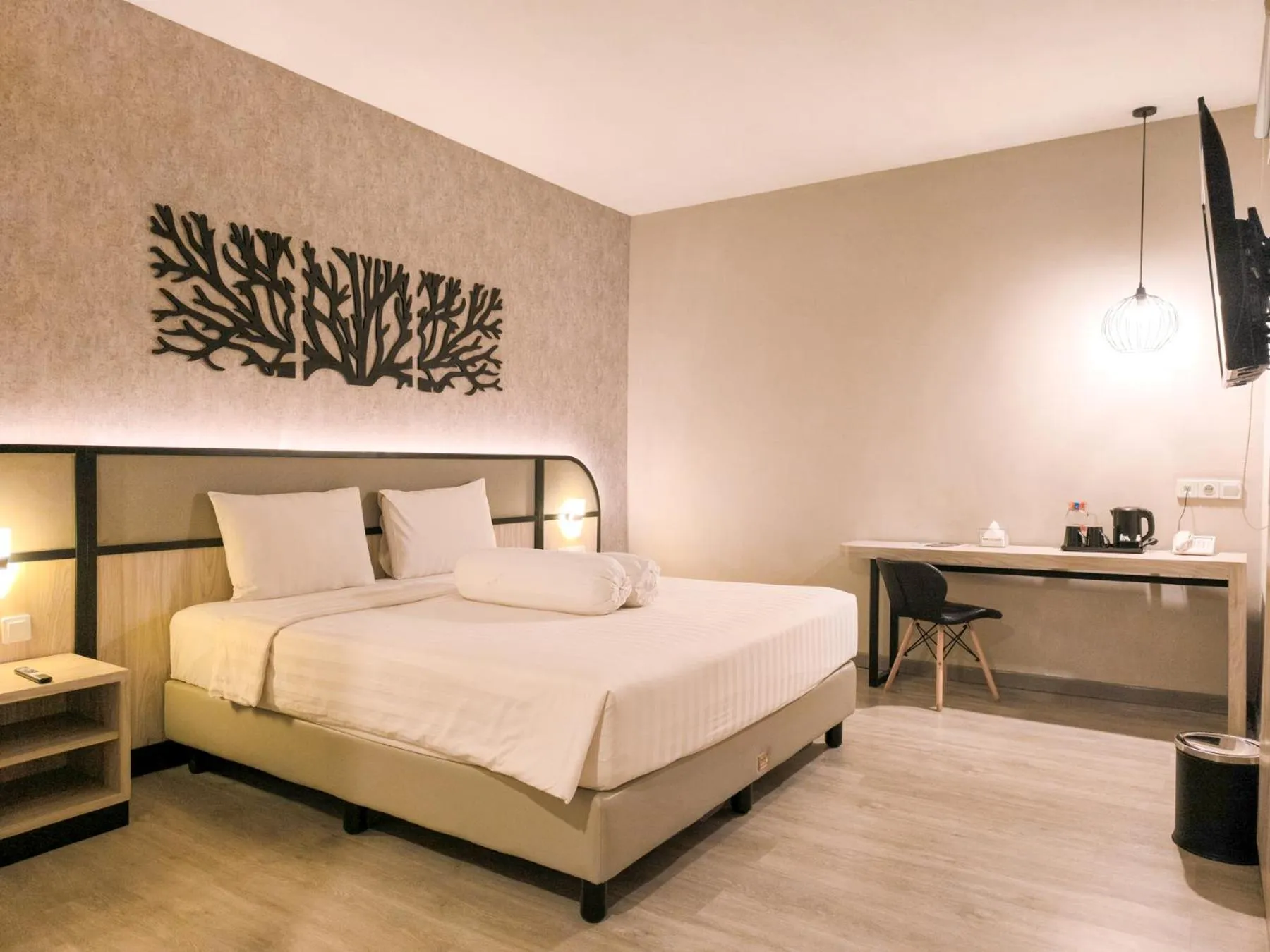 Deluxe Double Room in Front One Gosyen Hotel Salatiga