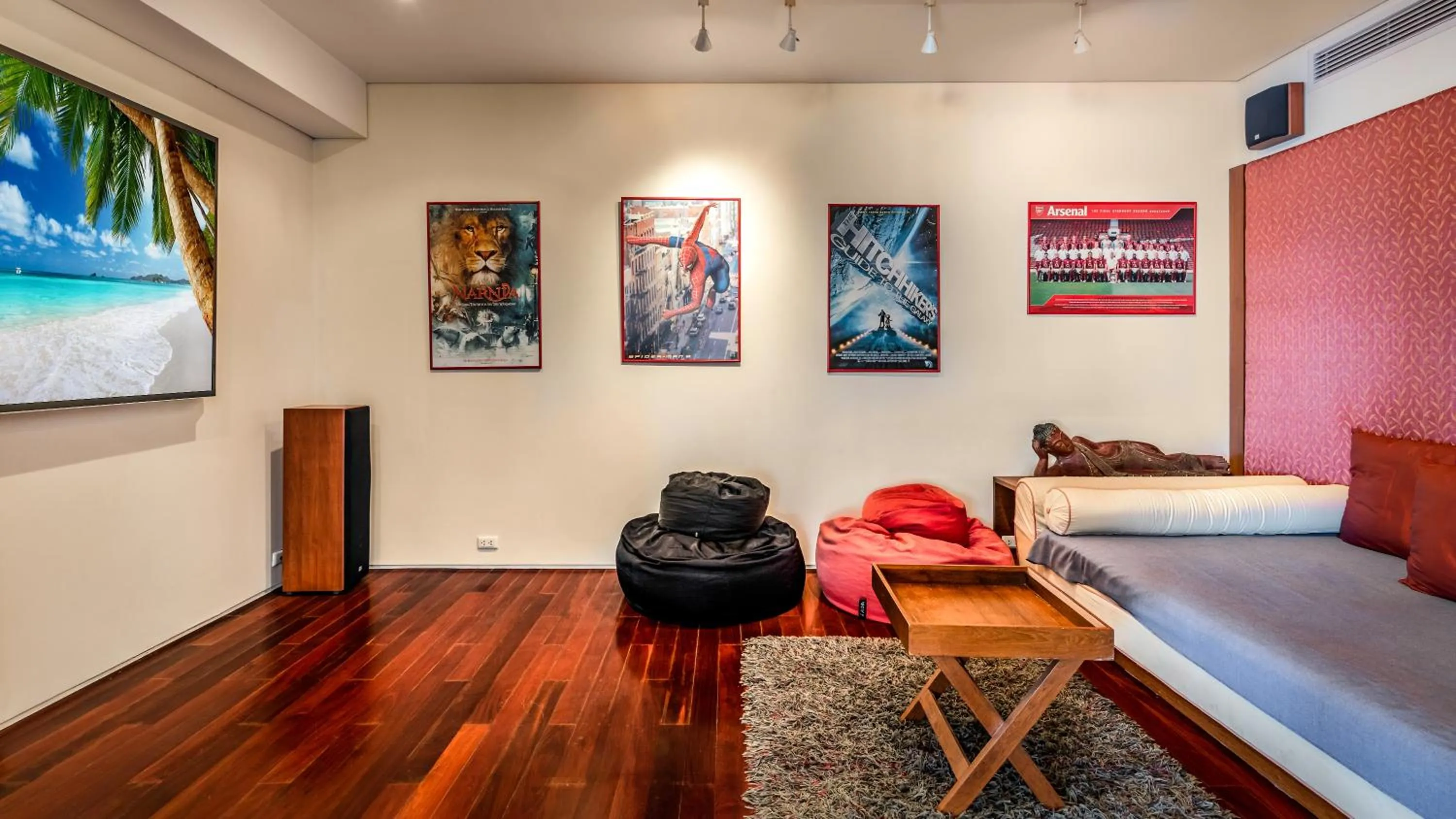 Communal lounge/ TV room in Villa Viman