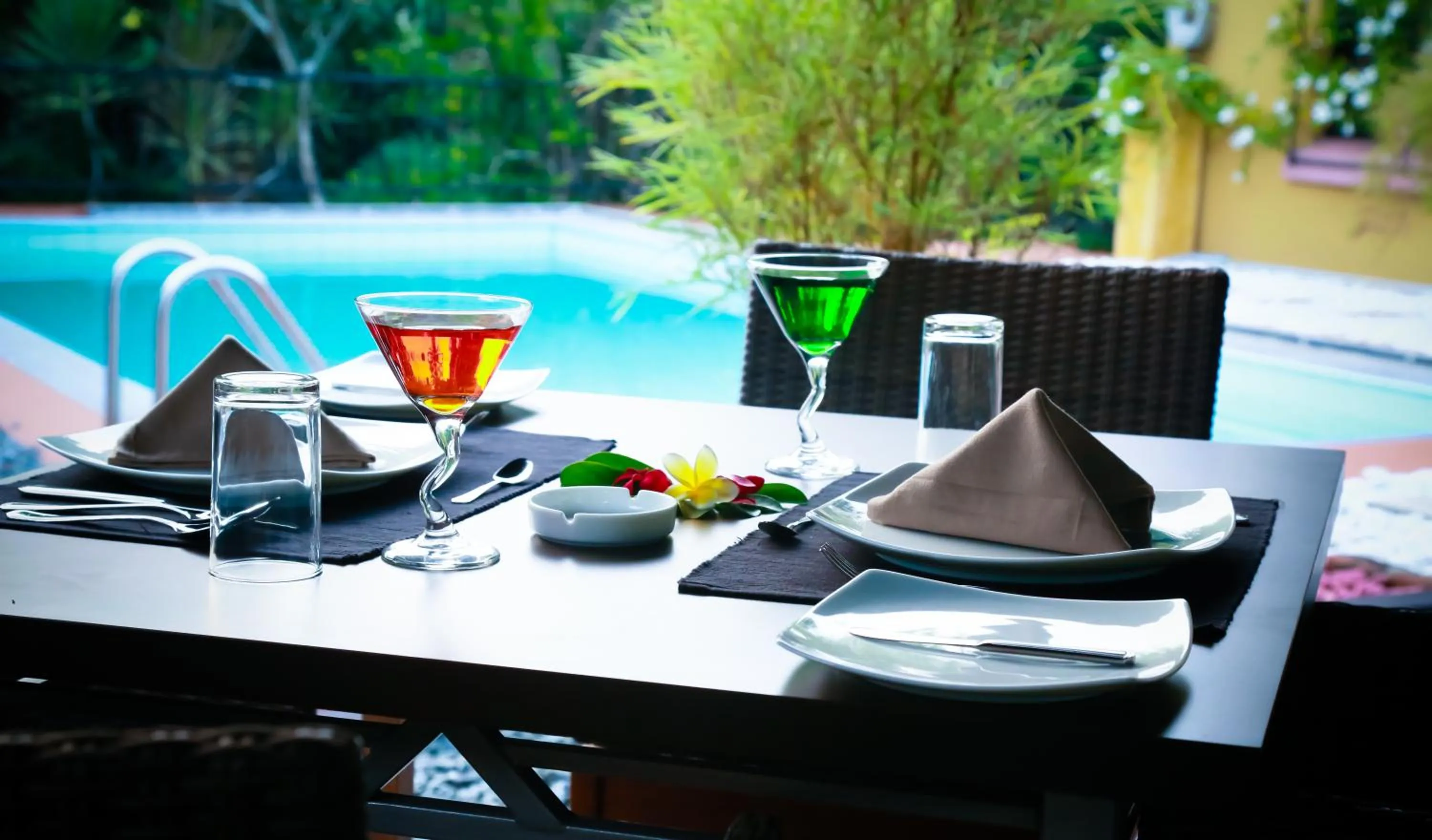 Restaurant/places to eat in Villa Escondite - The Hotel