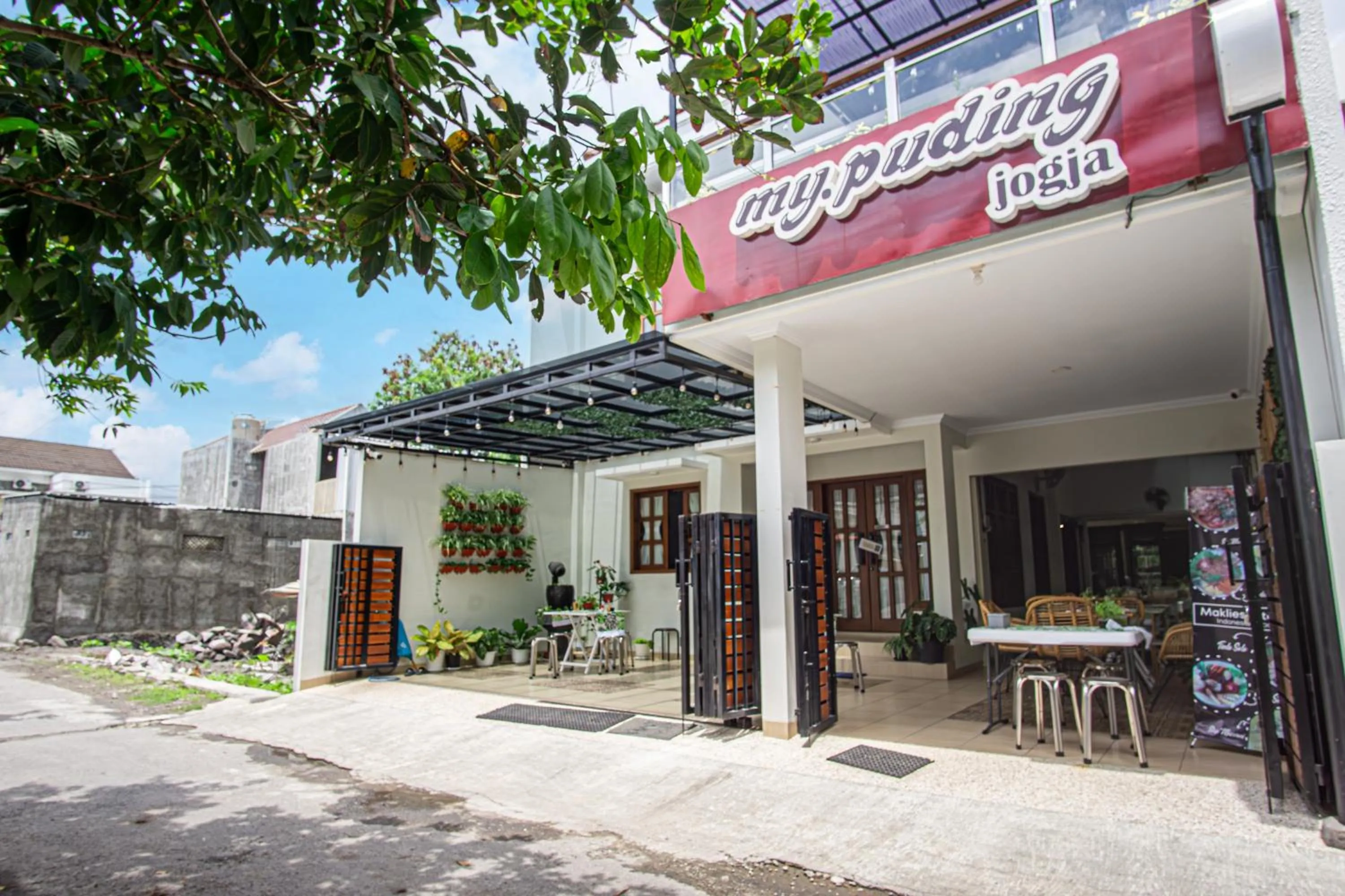 Property building in Bisma Balcony Homestay