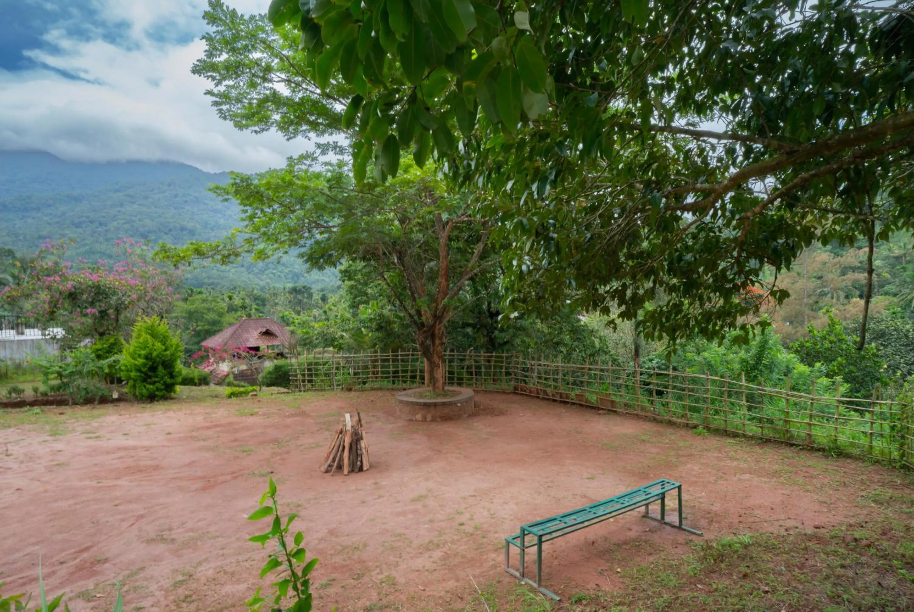 Evening entertainment in Misty Heights by The Sanihara