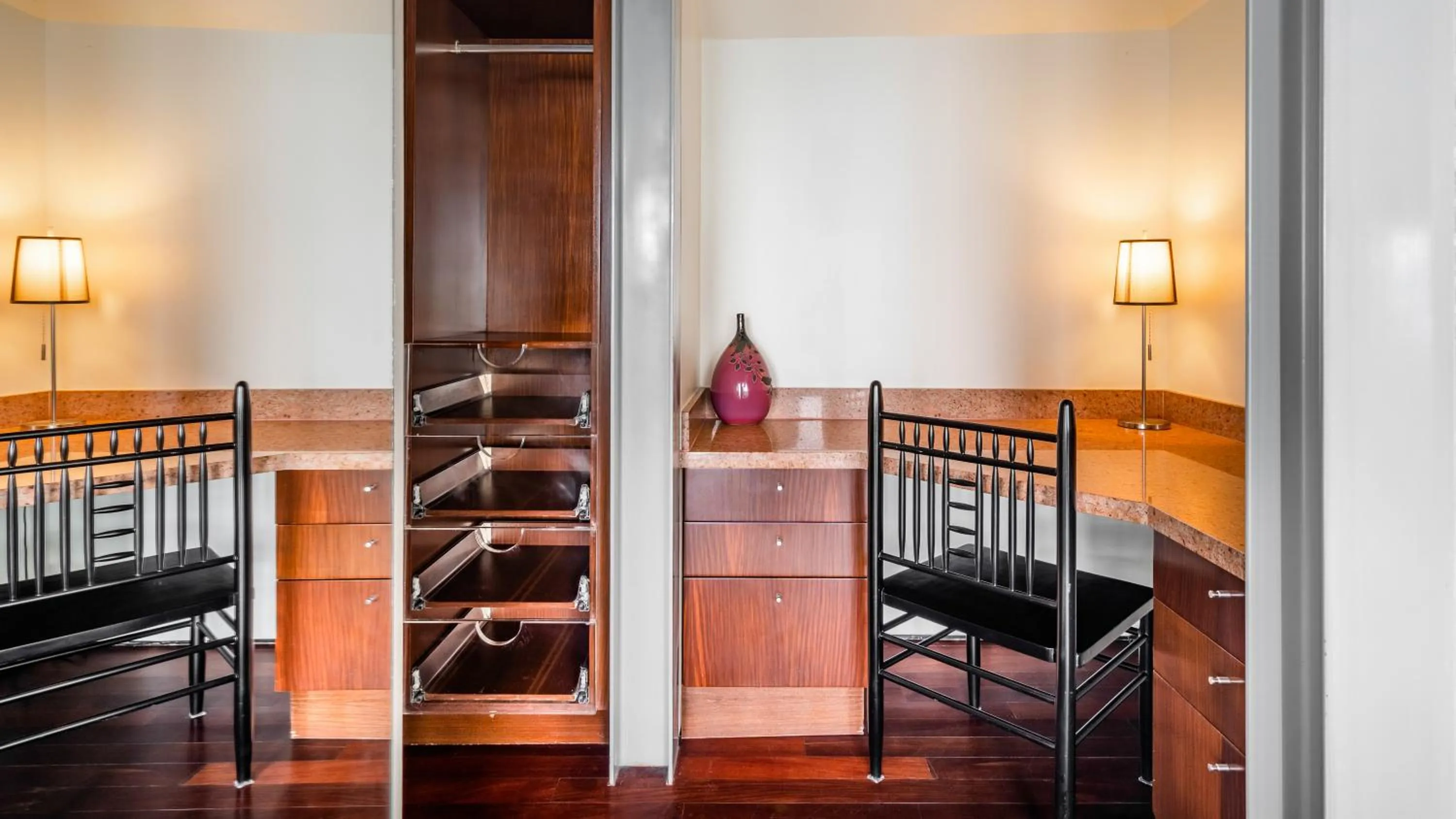 wardrobe in Villa Rom Trai