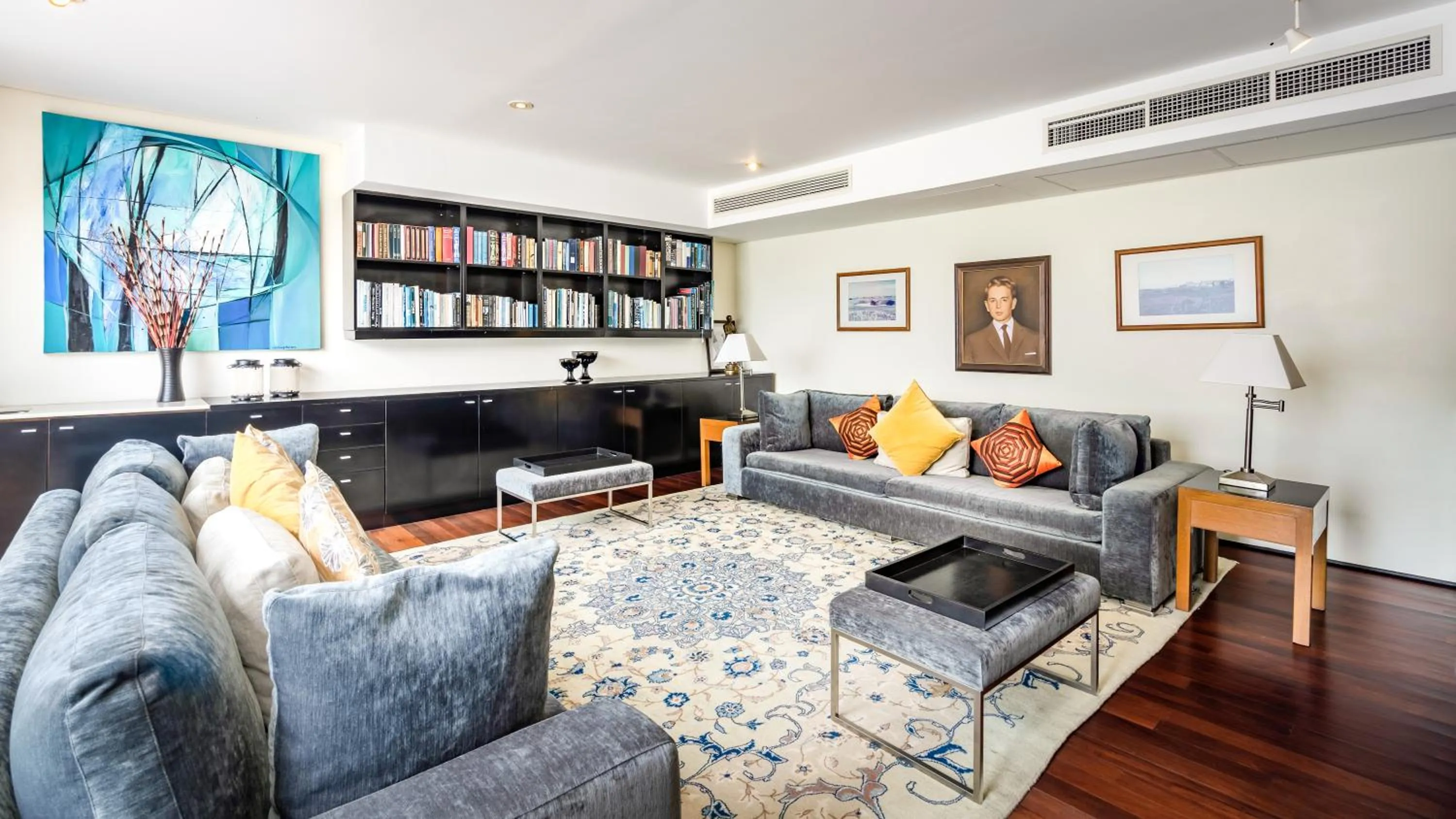 Library in Villa Rom Trai