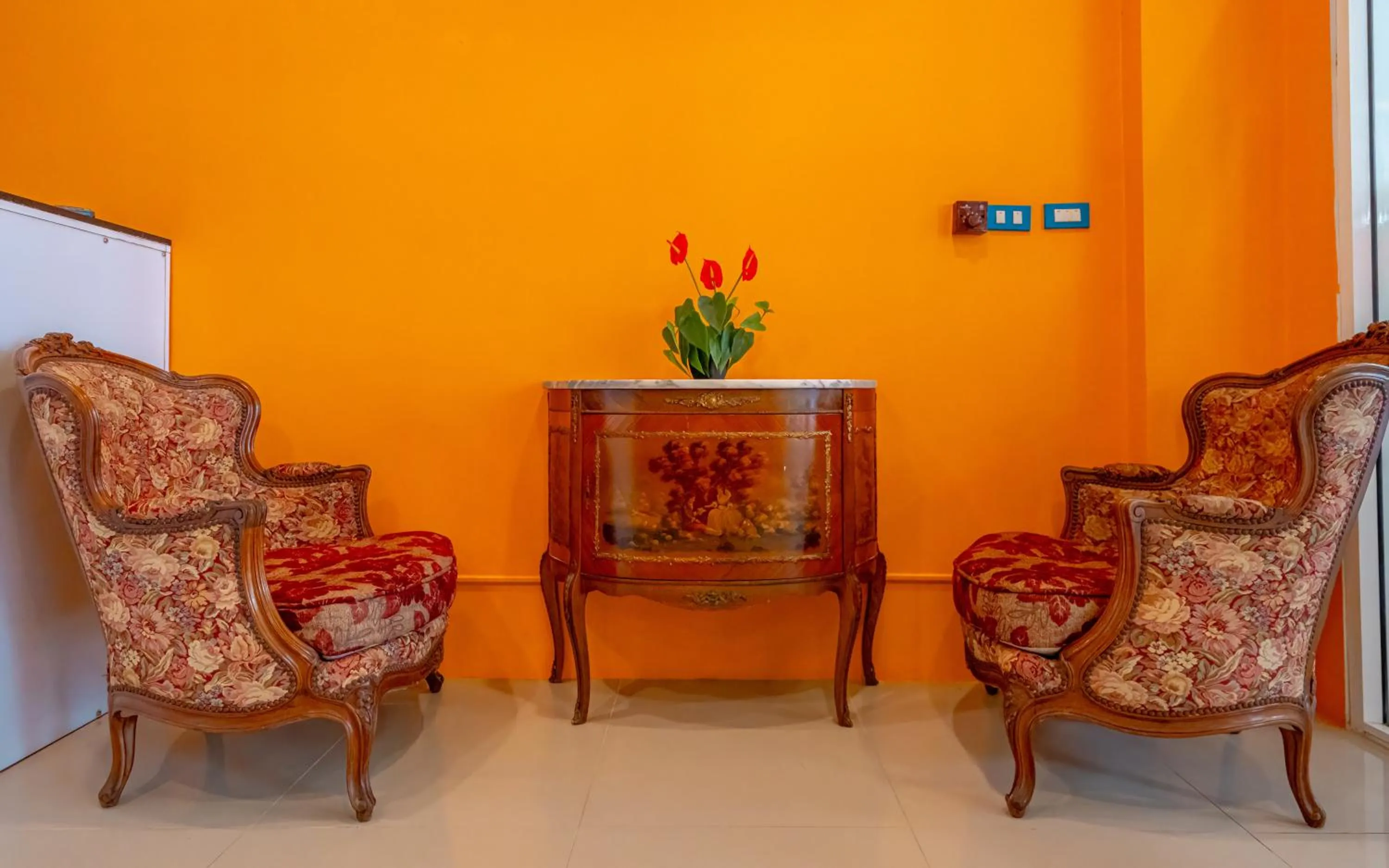 Seating area in Nice to meat you Rooms