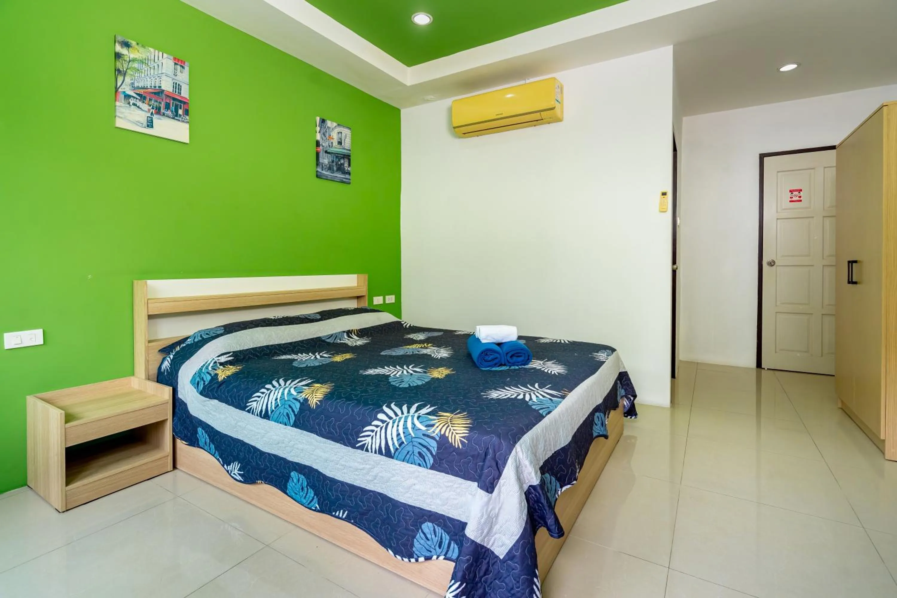 Photo of the whole room, Bed in Nice to meat you Rooms