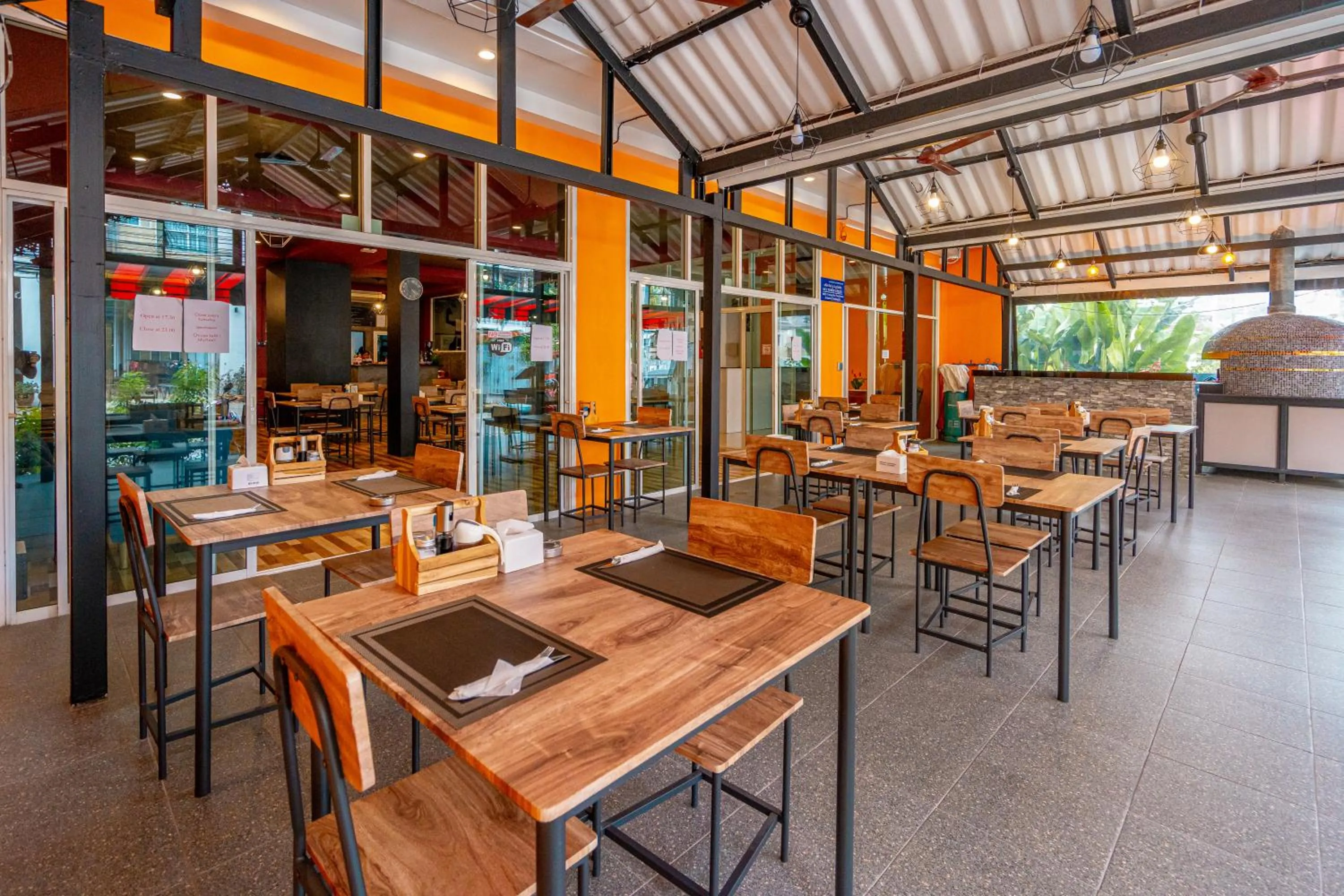 Restaurant/places to eat in Nice to meat you Rooms