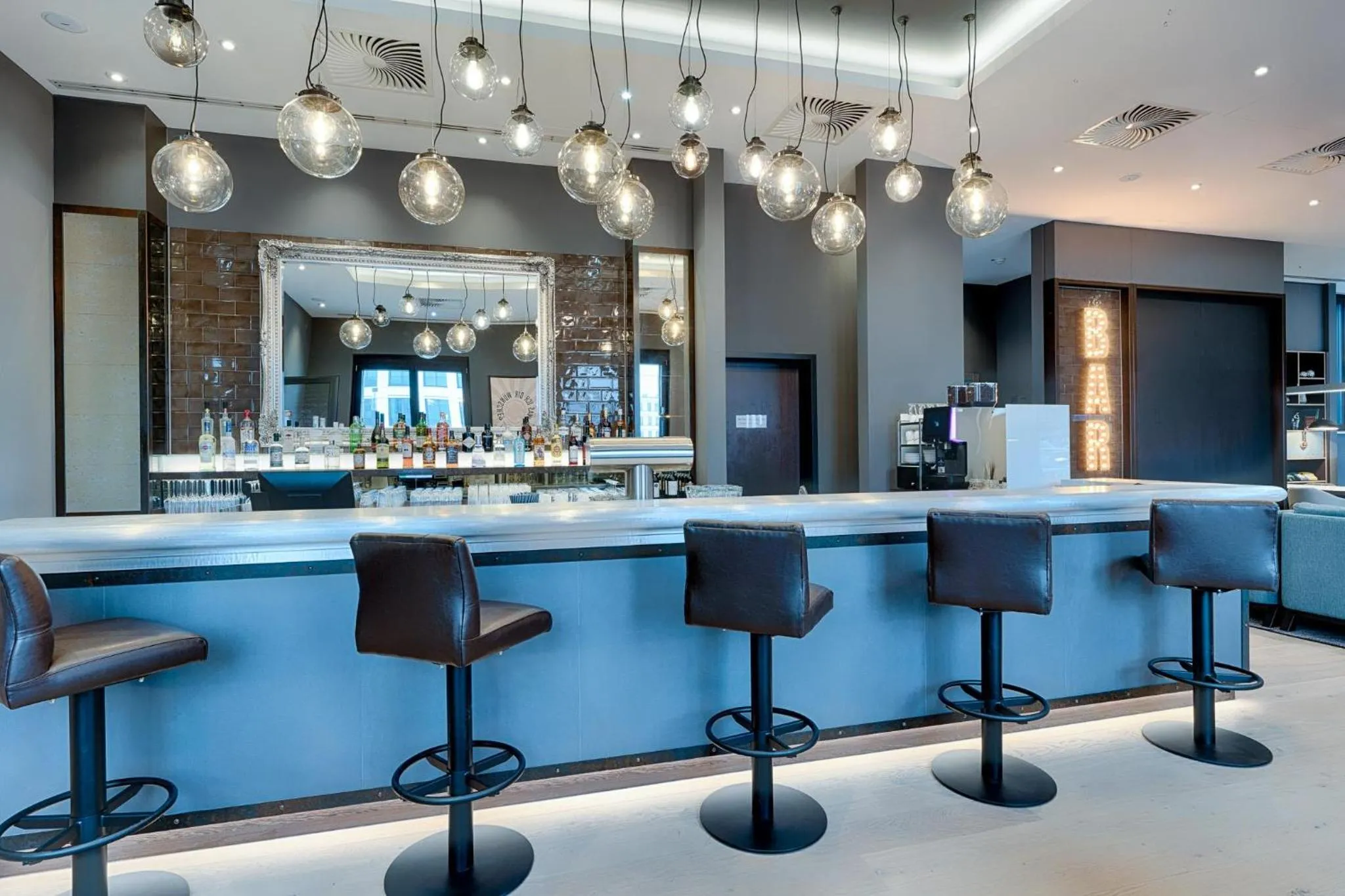 Lounge or bar in Premier Inn Regensburg City Centre