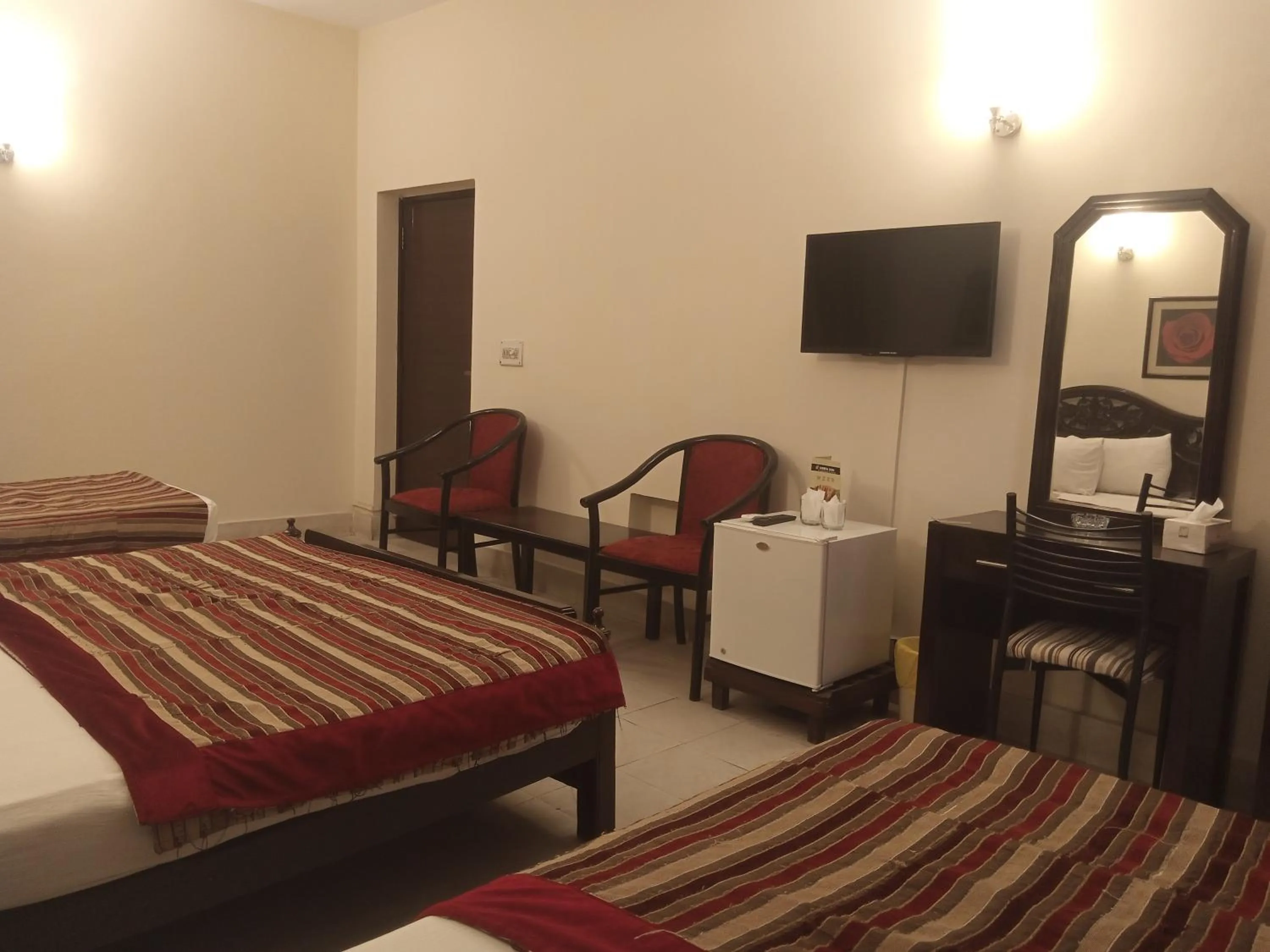 Bed in Herfa INN Hotel Lahore