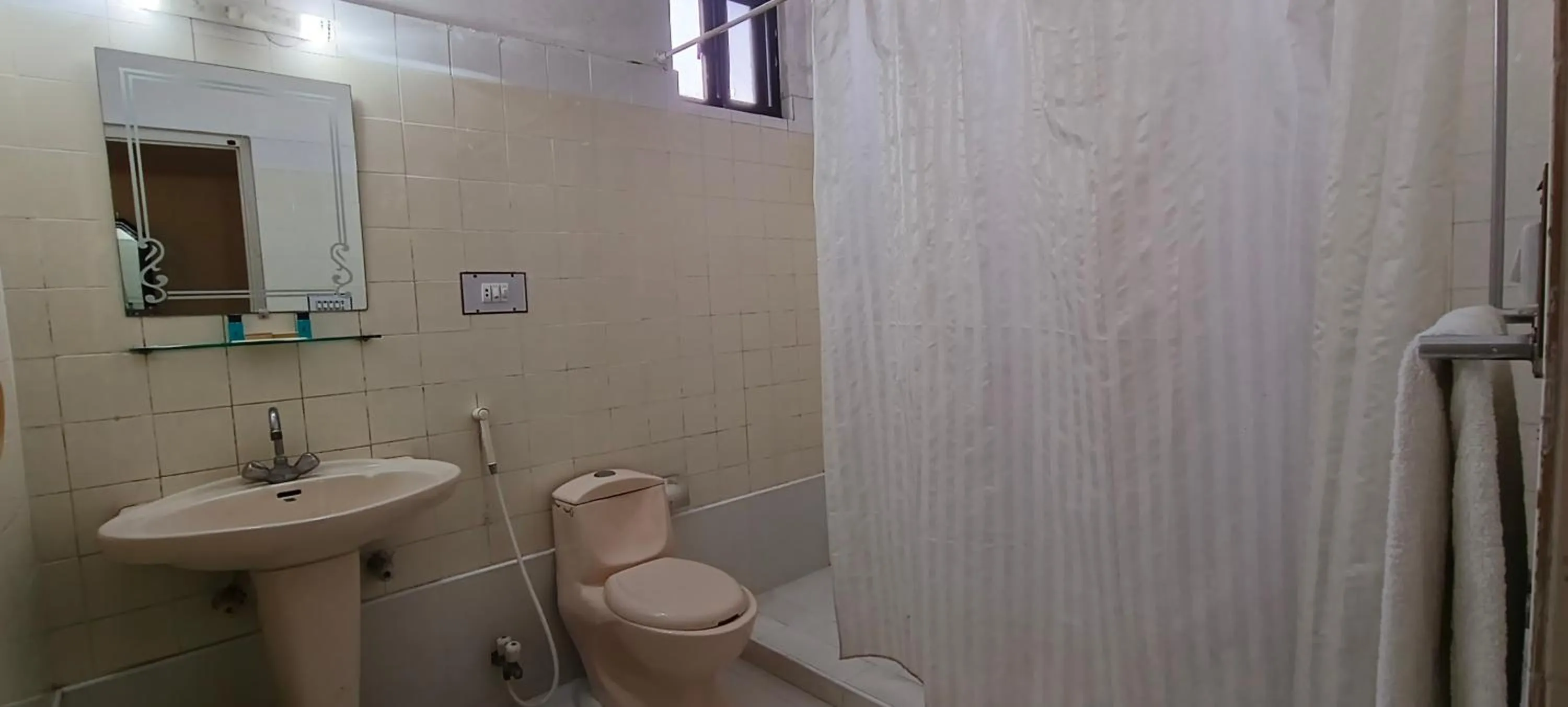 Herfa INN Hotel Lahore