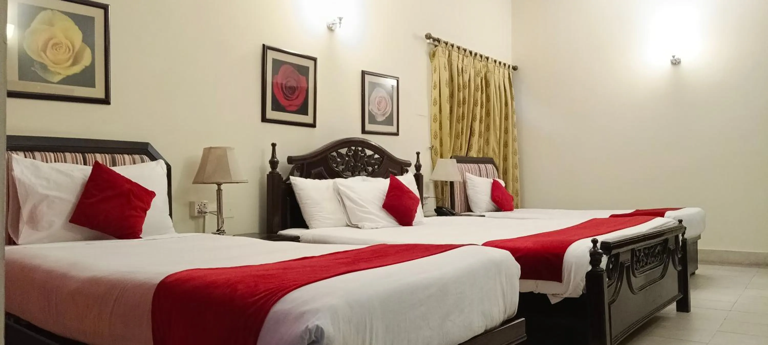 Bed in Herfa INN Hotel Lahore