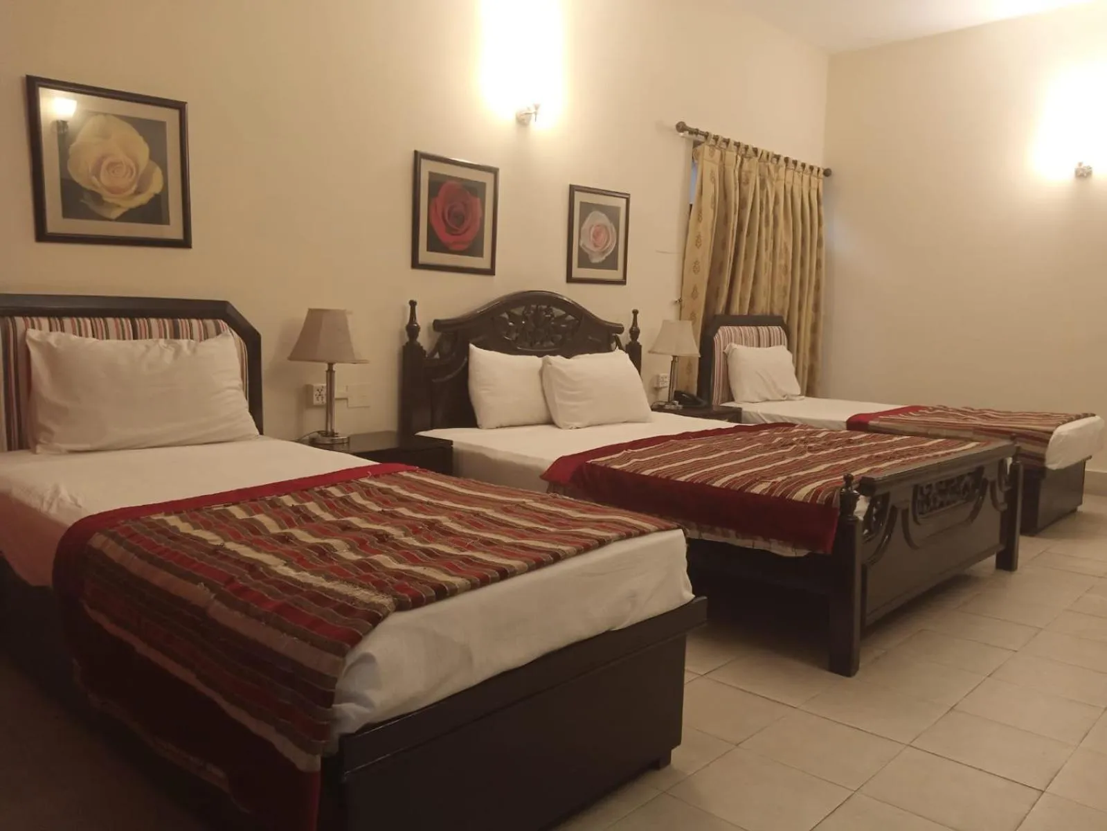 Bed in Herfa INN Hotel Lahore