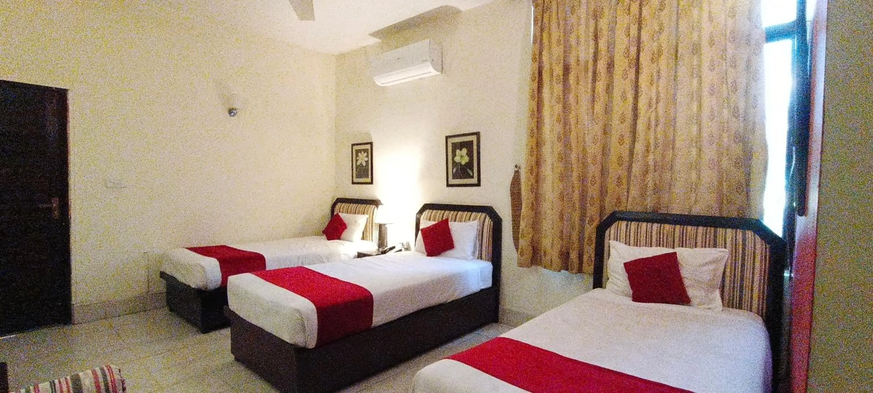 Bed in Herfa INN Hotel Lahore