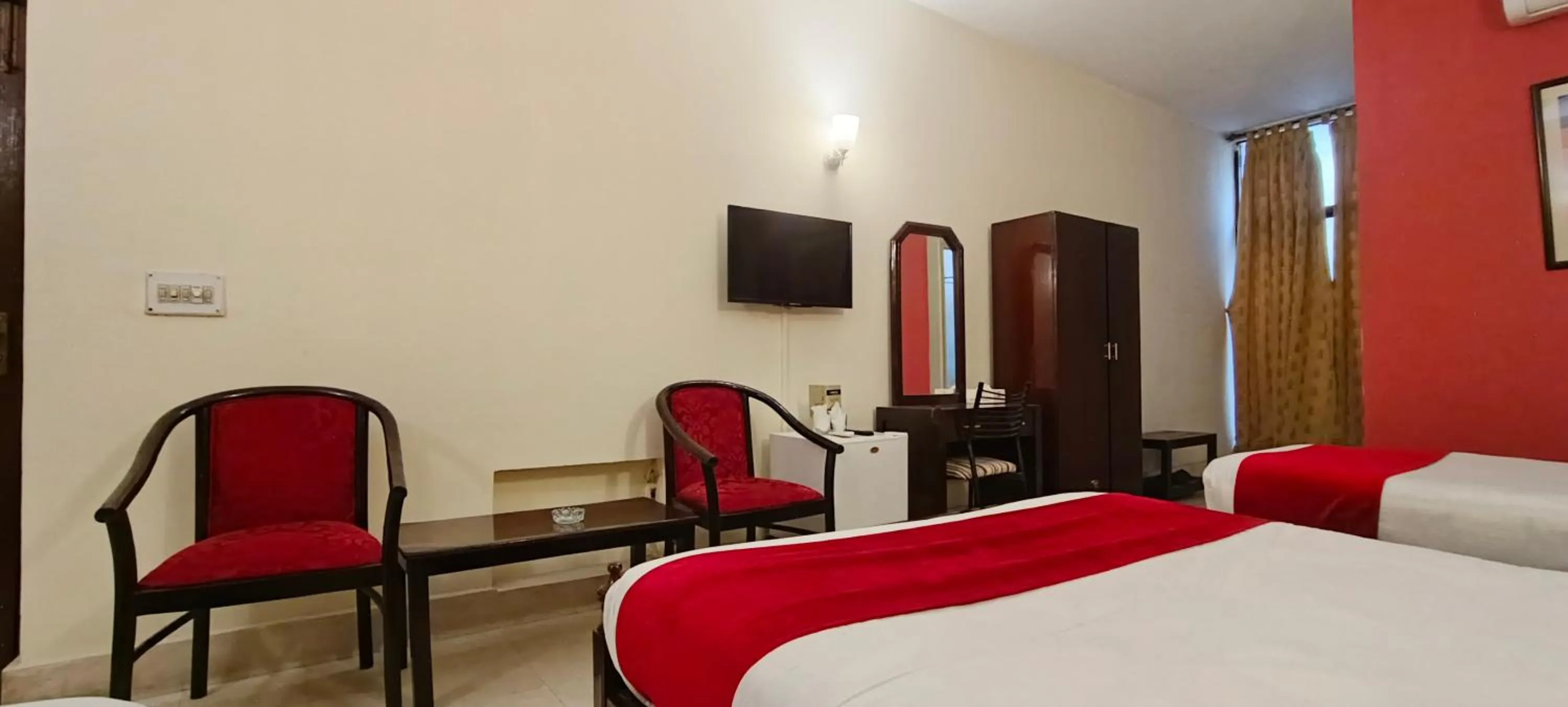 Bed in Herfa INN Hotel Lahore