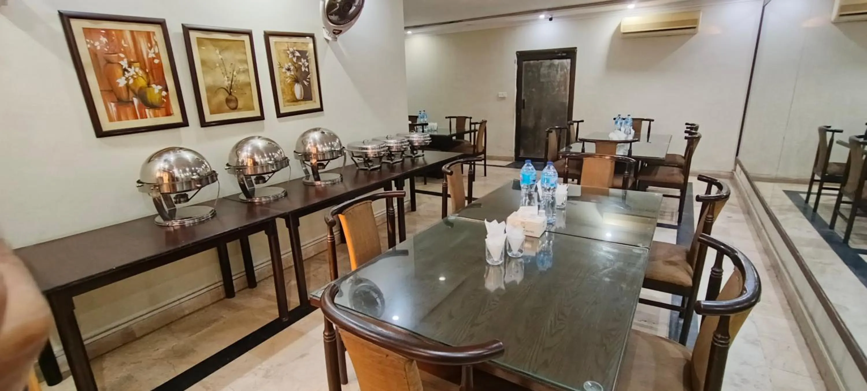 Restaurant/places to eat in Herfa INN Hotel Lahore