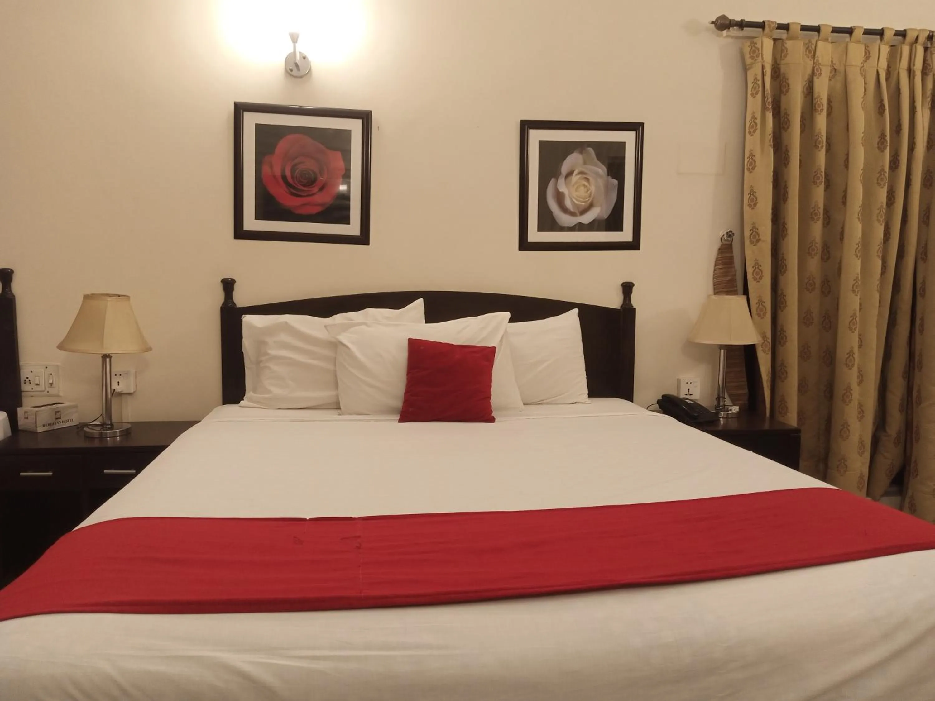 Bed in Herfa INN Hotel Lahore