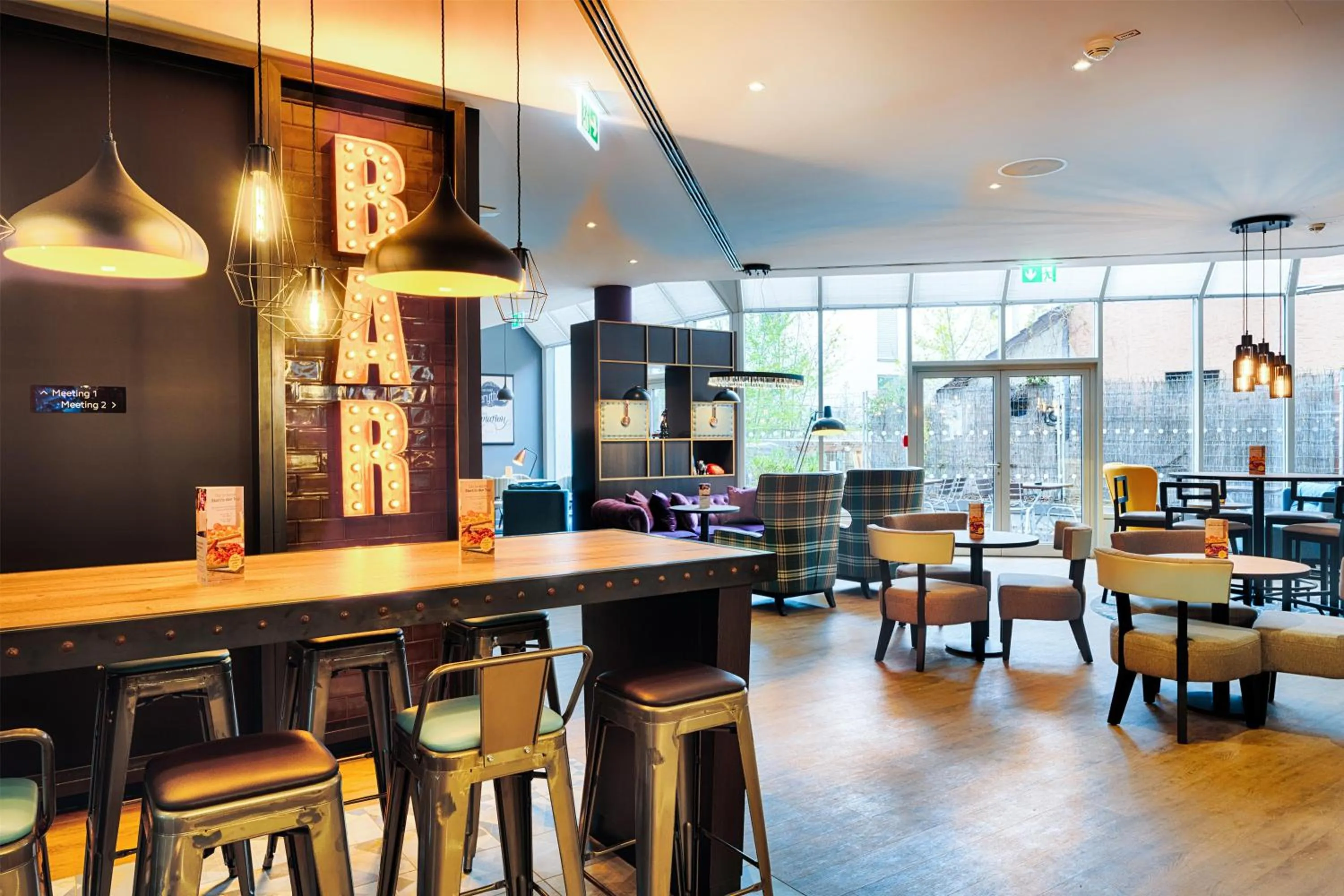 Lounge or bar in Premier Inn Stuttgart Bad Cannstatt