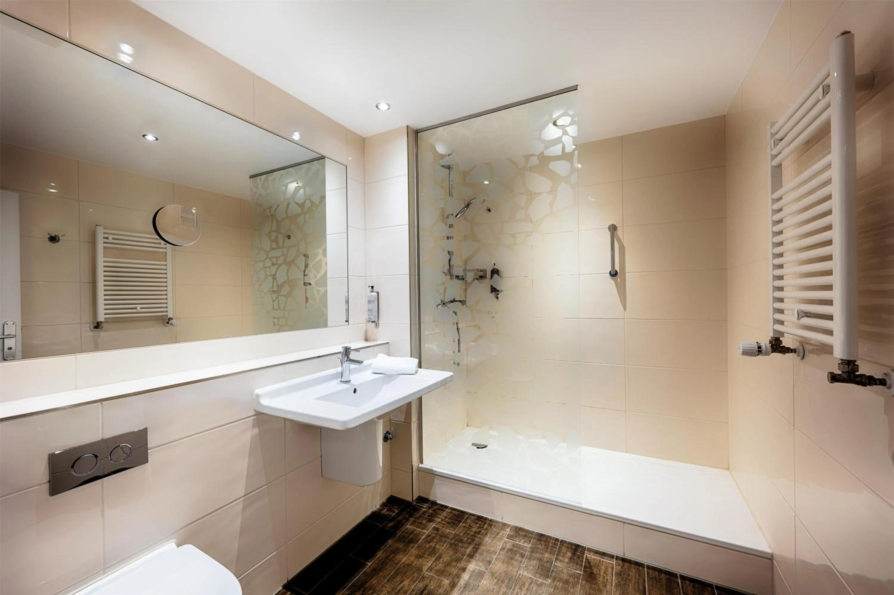 Bathroom in Premier Inn Stuttgart Bad Cannstatt