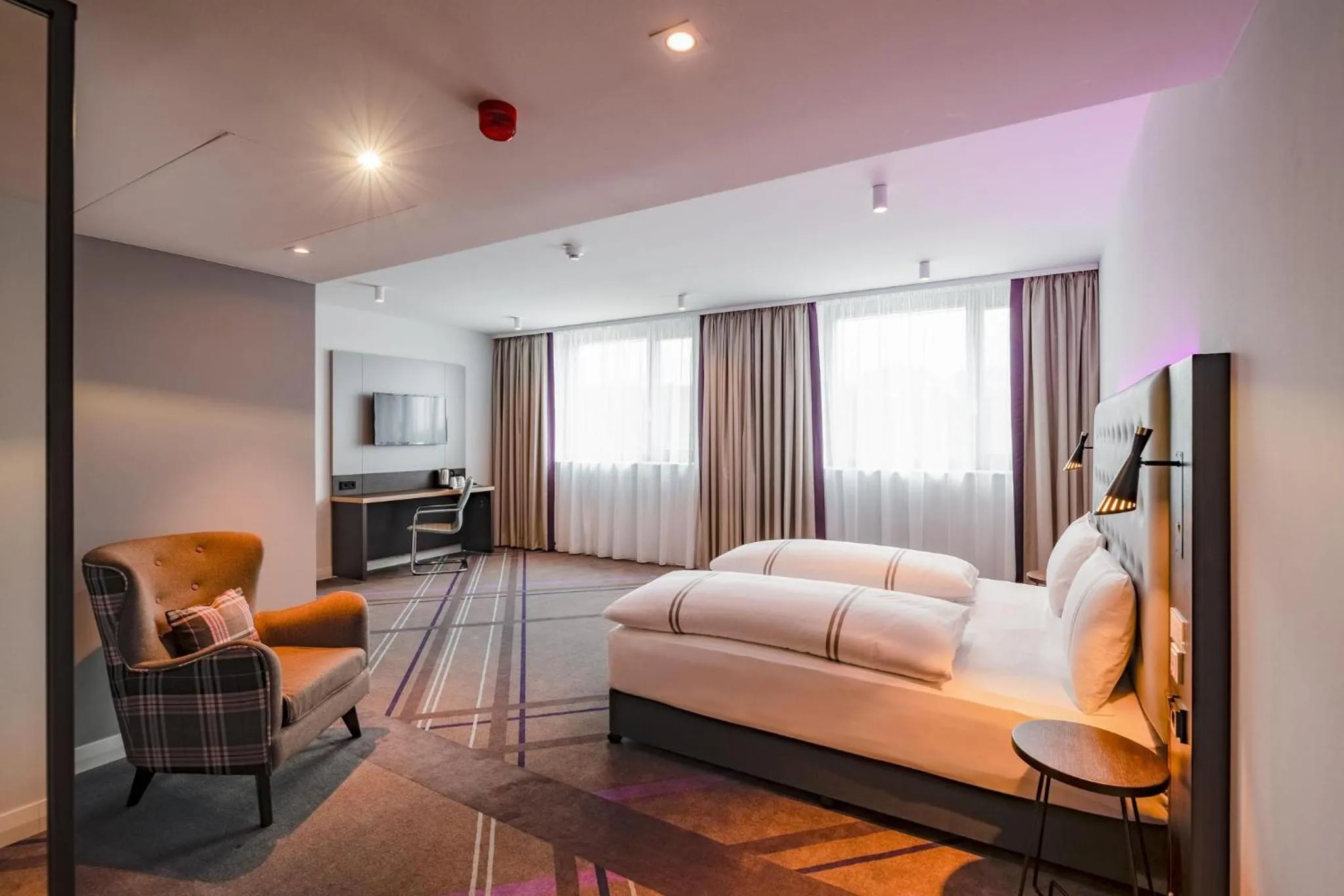 Bedroom, Bed in Premier Inn Karlsruhe City Am Wasserturm