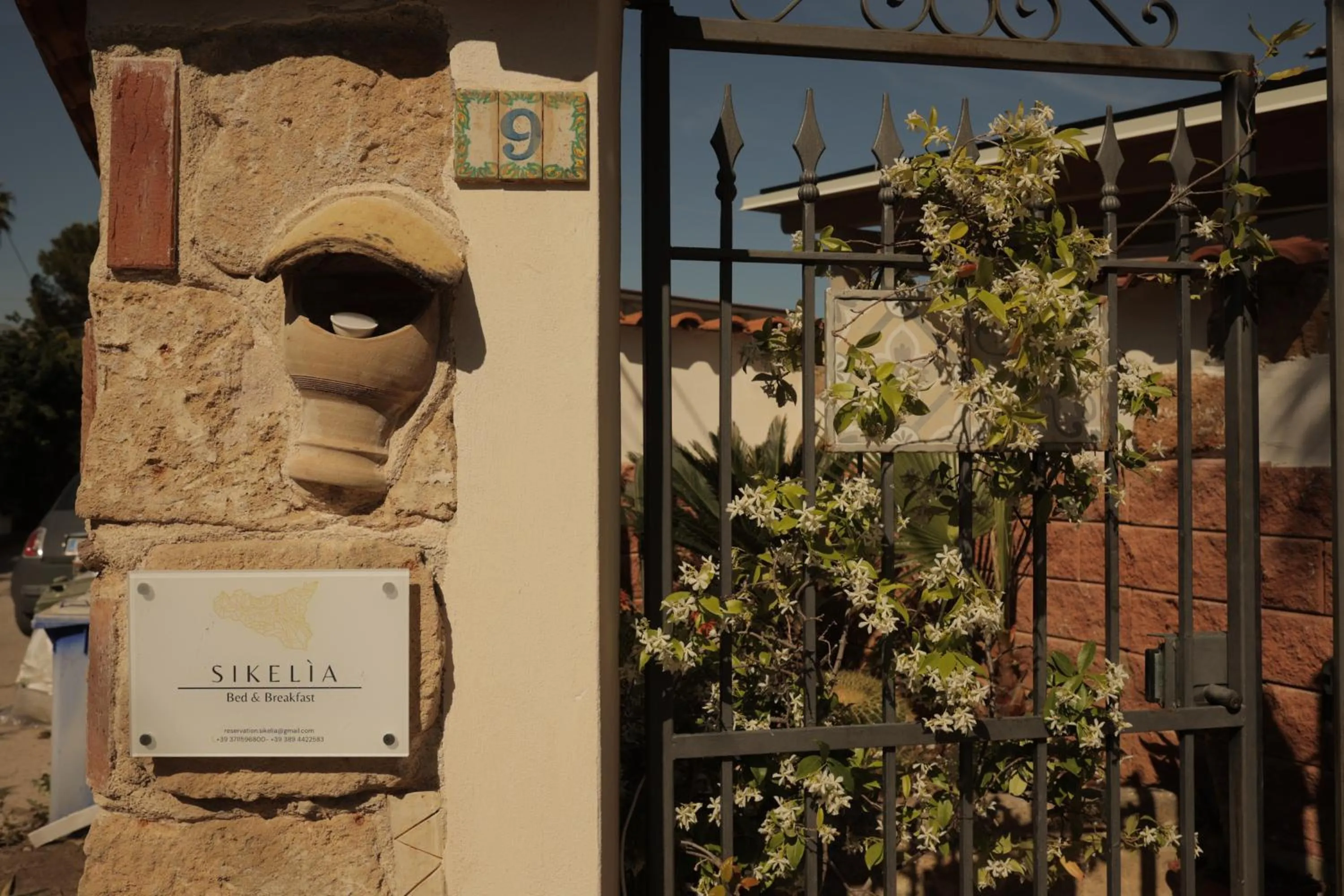 Property building in Sikelìa Bed & Breakfast