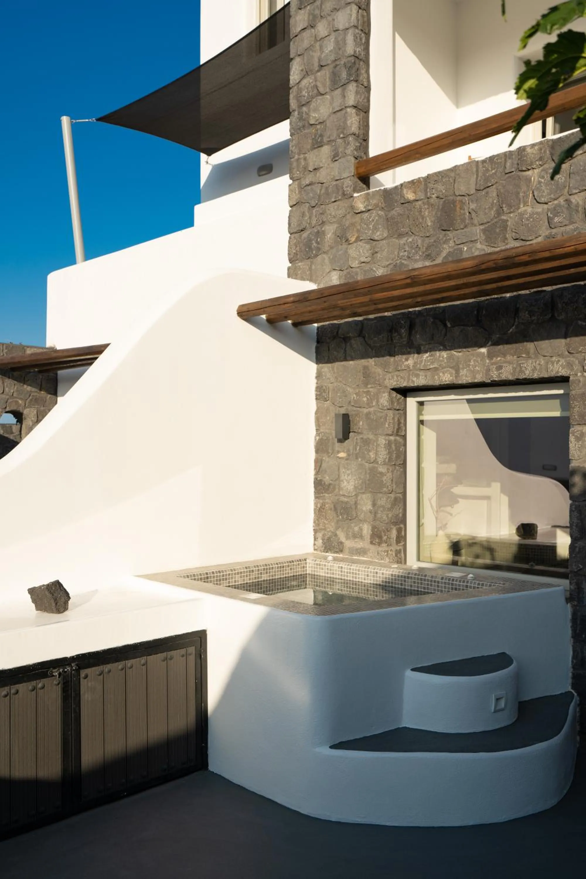 Hot Tub in Santa Mar ECO Suites