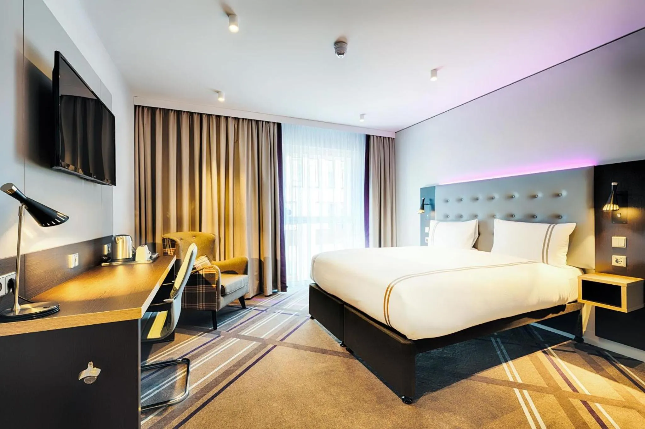 Bedroom, Bed in Premier Inn Darmstadt City Centre