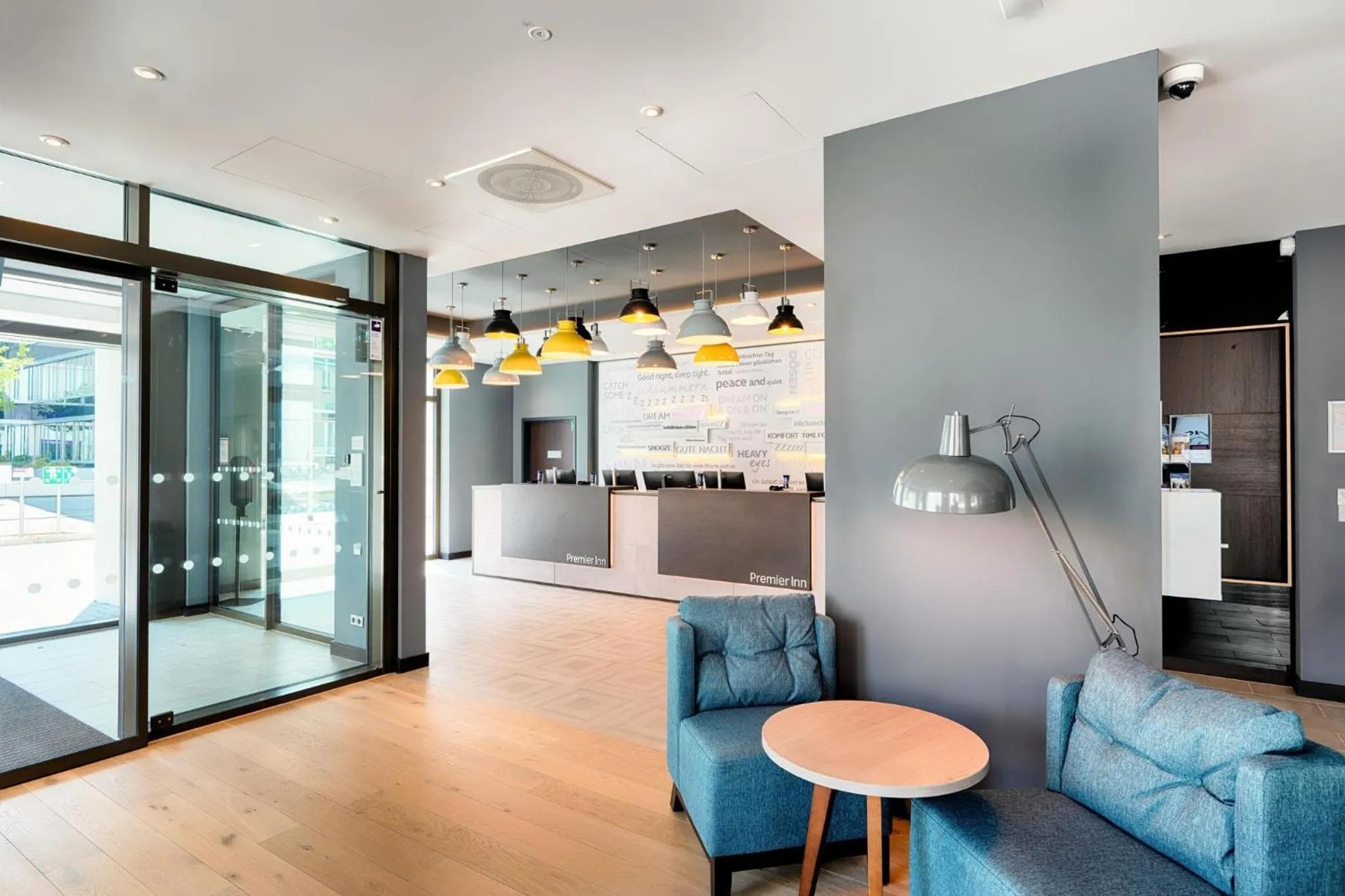 Lobby or reception in Premier Inn Darmstadt City Centre