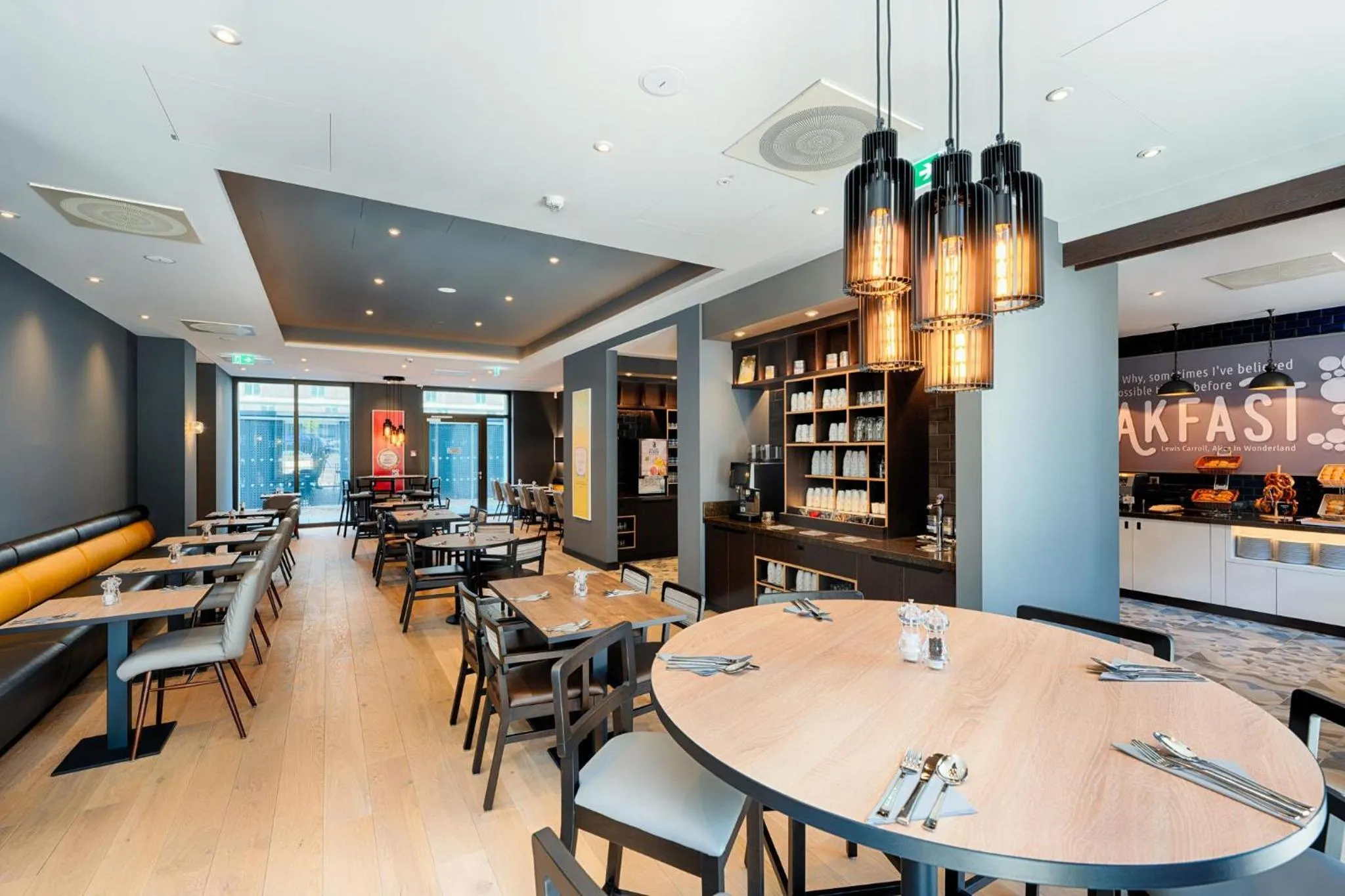 Restaurant/places to eat in Premier Inn Darmstadt City Centre