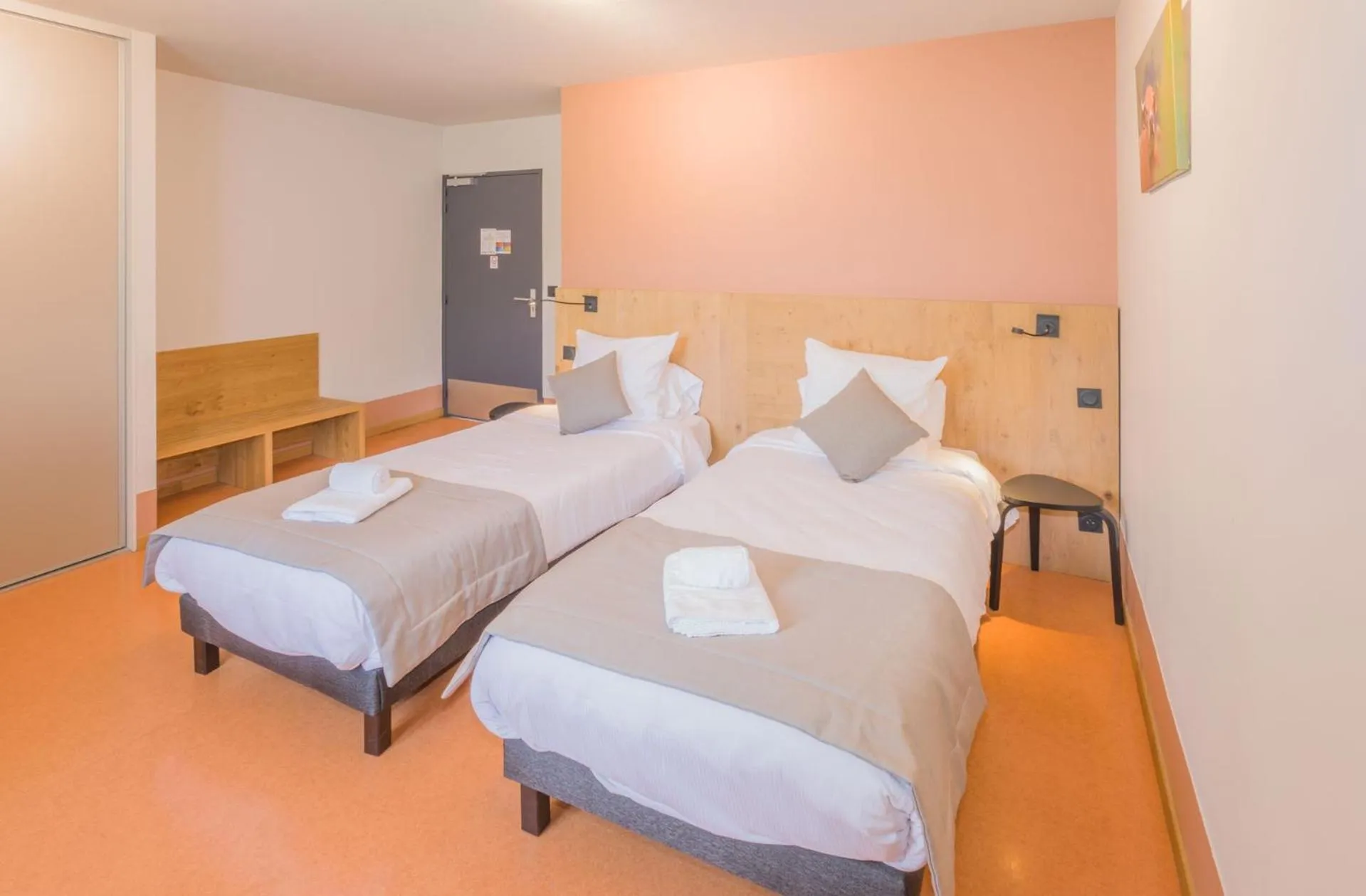 Bed in LOGIS HOTEL L'HÔTEL DES BAINS - Salles-la-Source