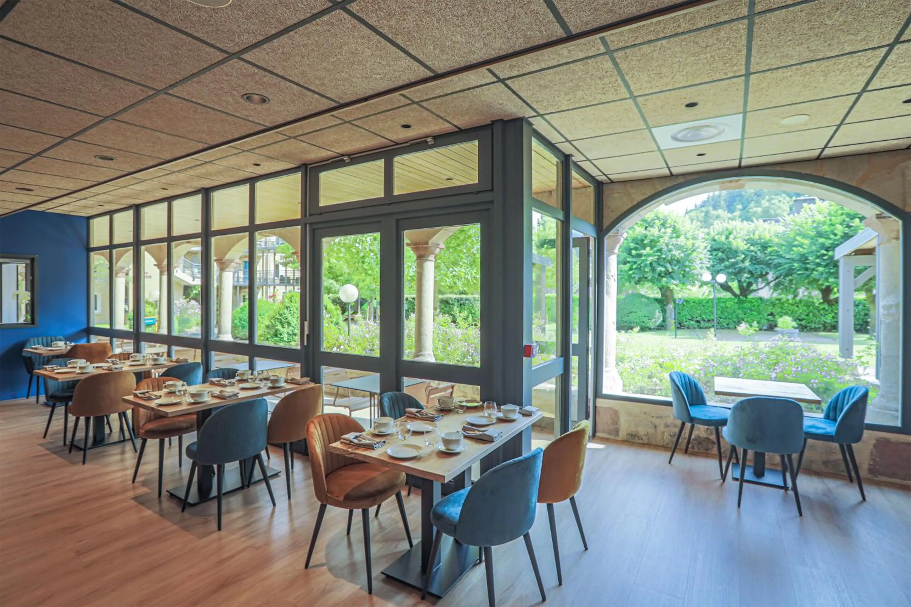 Restaurant/places to eat in LOGIS HOTEL L'HÔTEL DES BAINS - Salles-la-Source