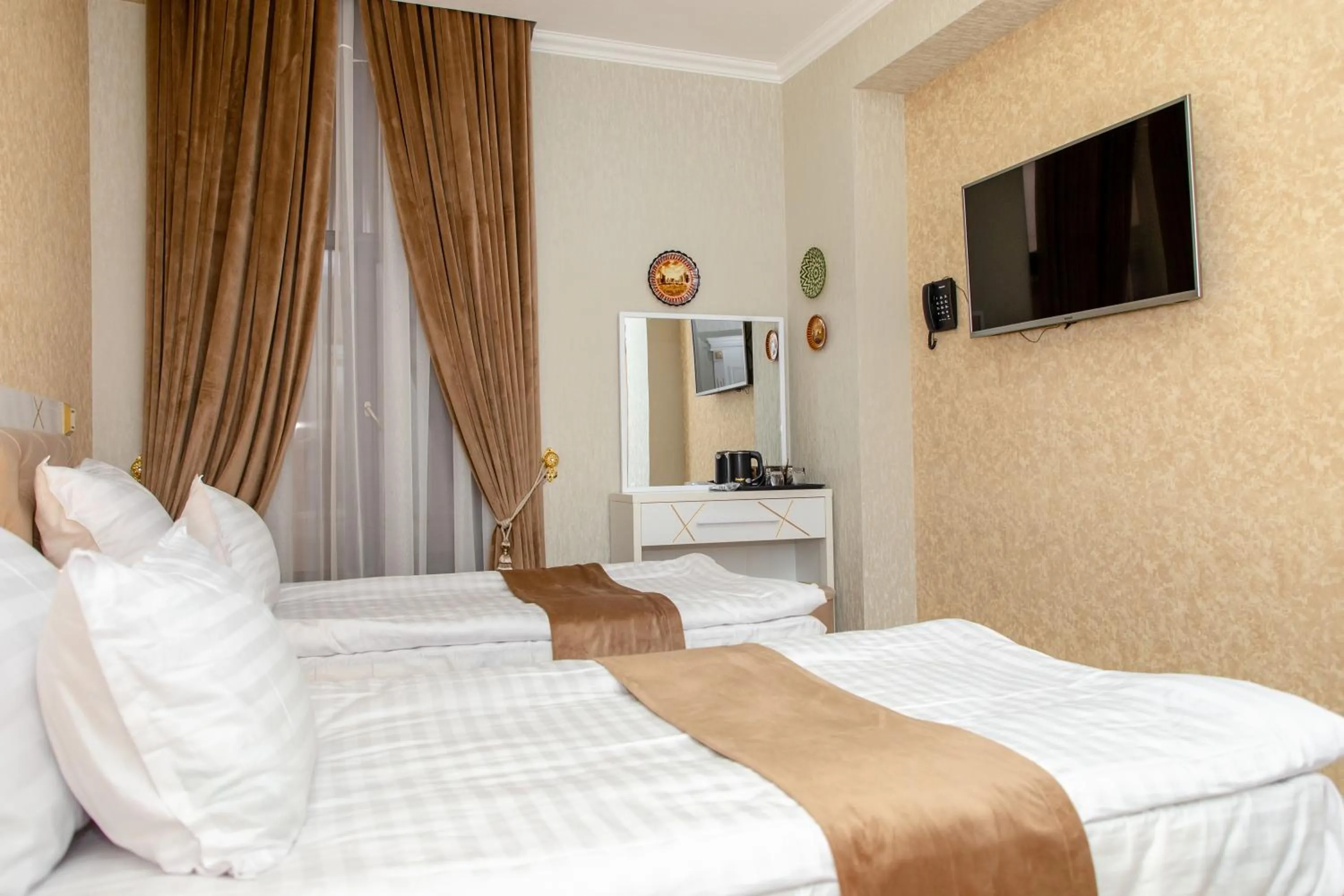 Bed in The Royal Hotel