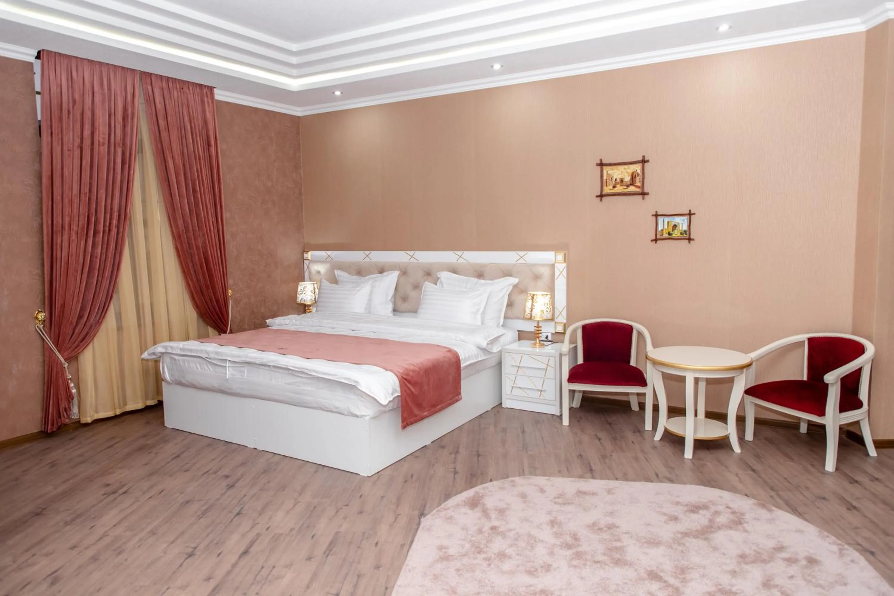 Bed in The Royal Hotel